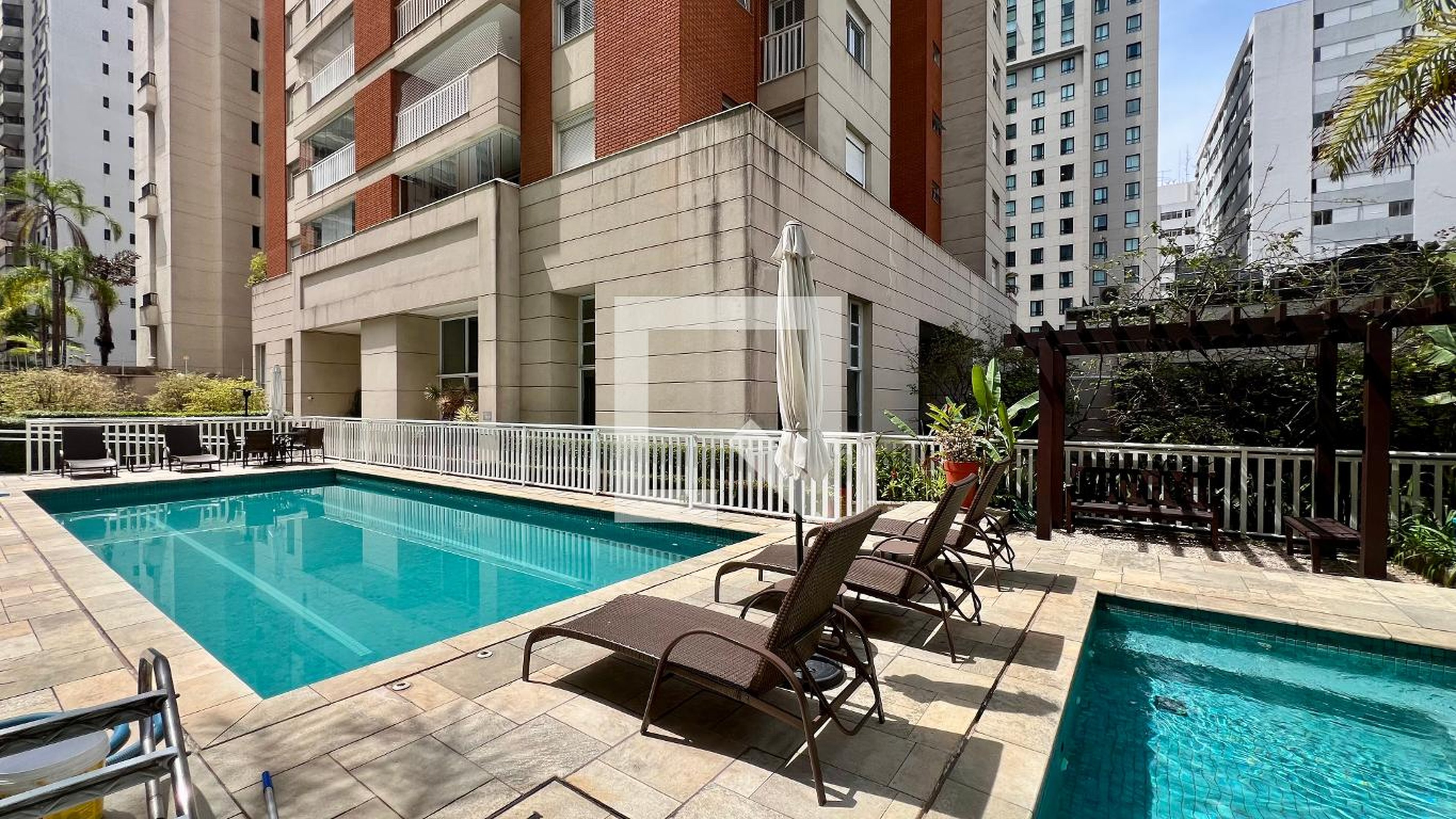 Piscina - Edifício Le Locle