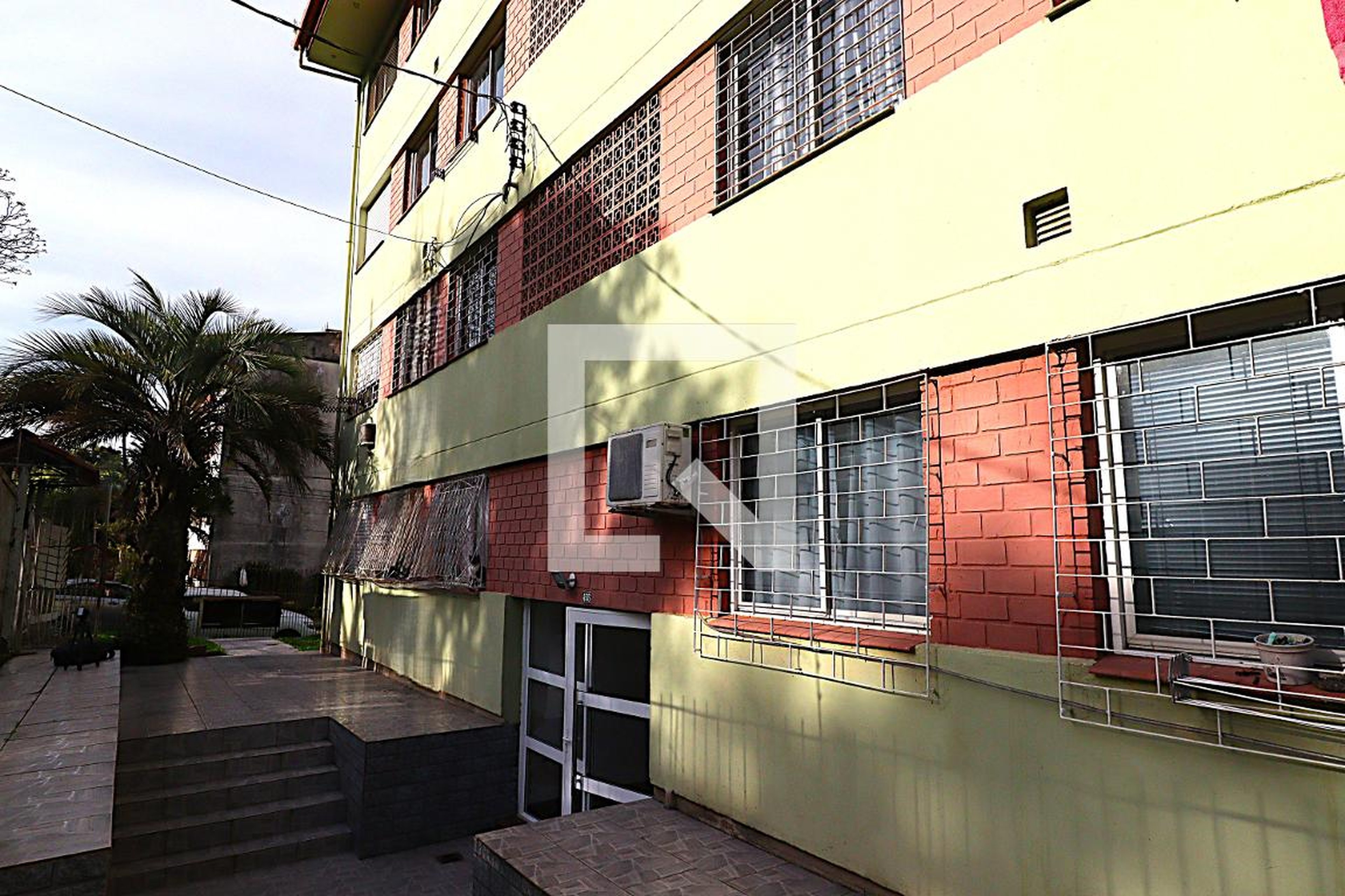 Fachada Condomínio em Rua Professor Álvaro Barcellos Ferreira, 455