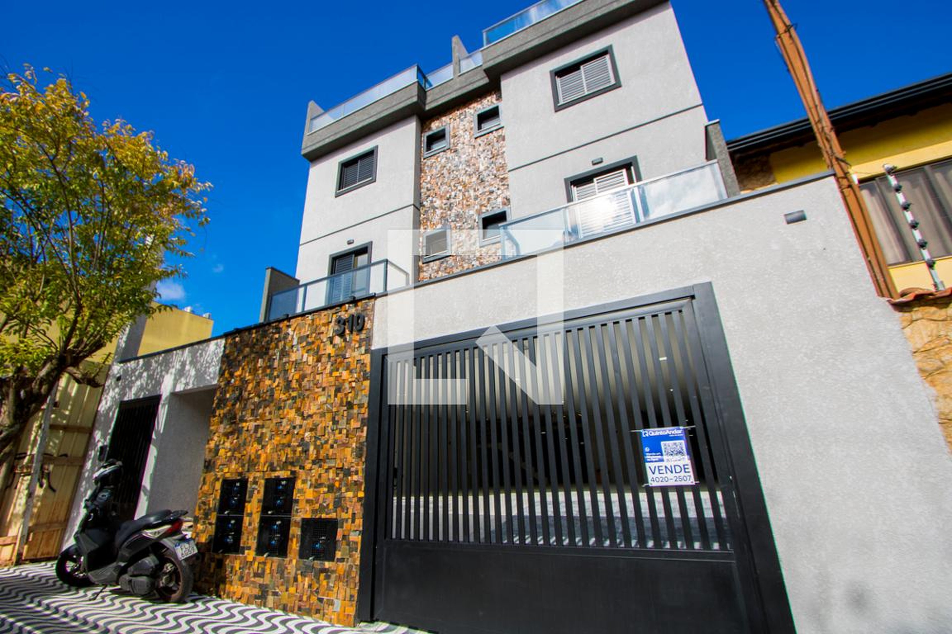 Fachada Condomínio em Rua Santa Maria Goretti, 310