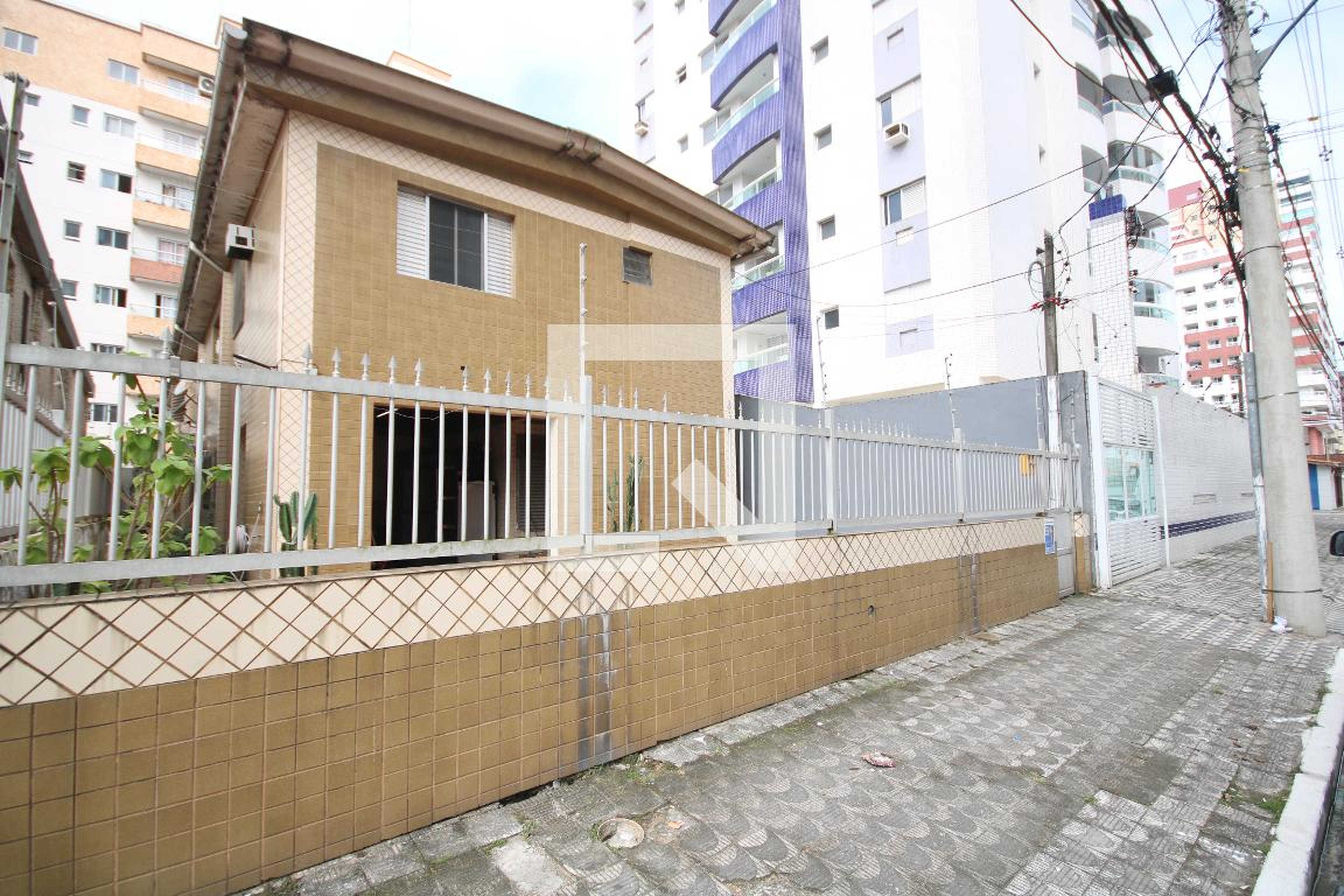 Fachada Condomínio em Rua Bolívia, 392