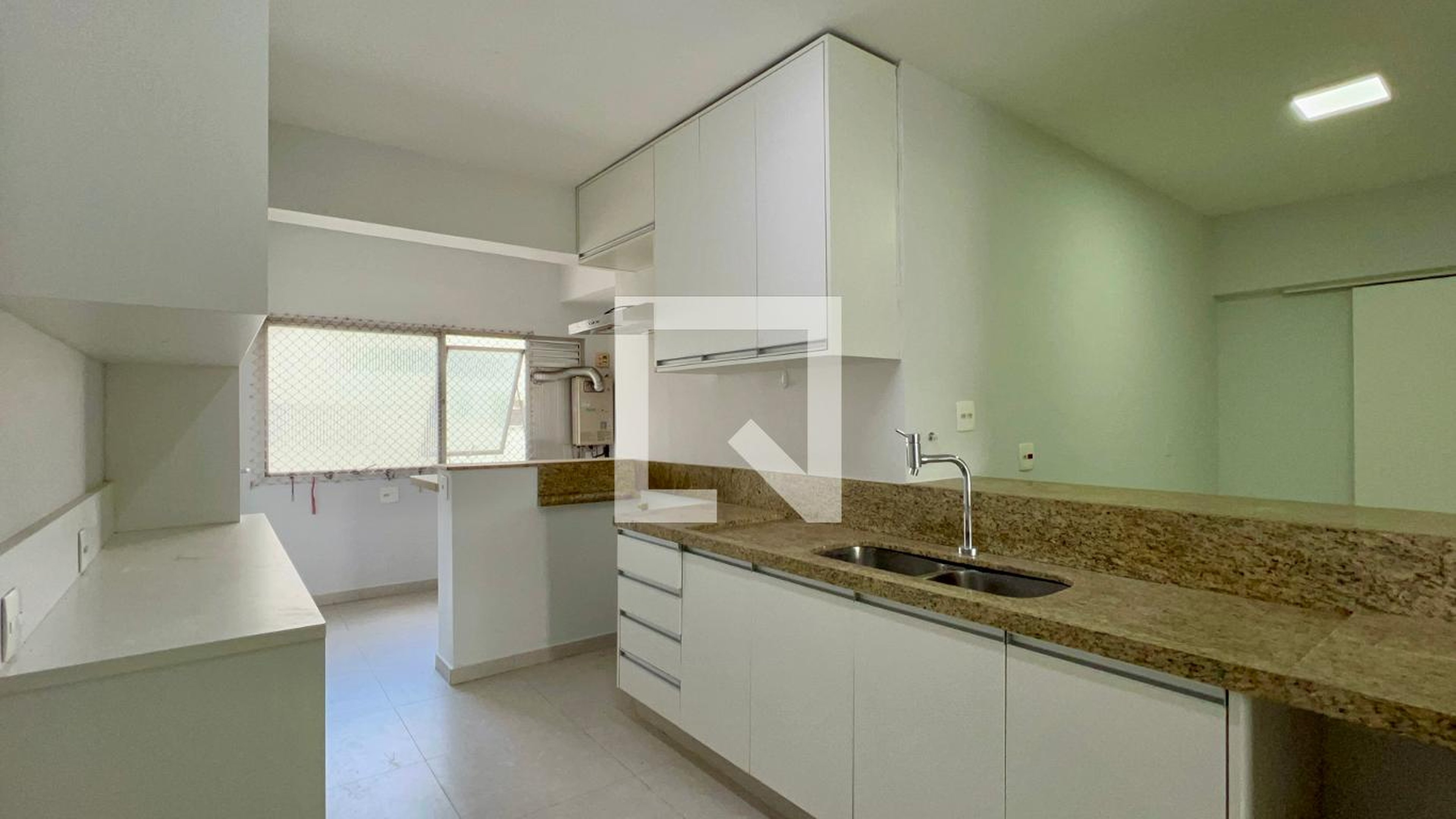 Academia - River Drive