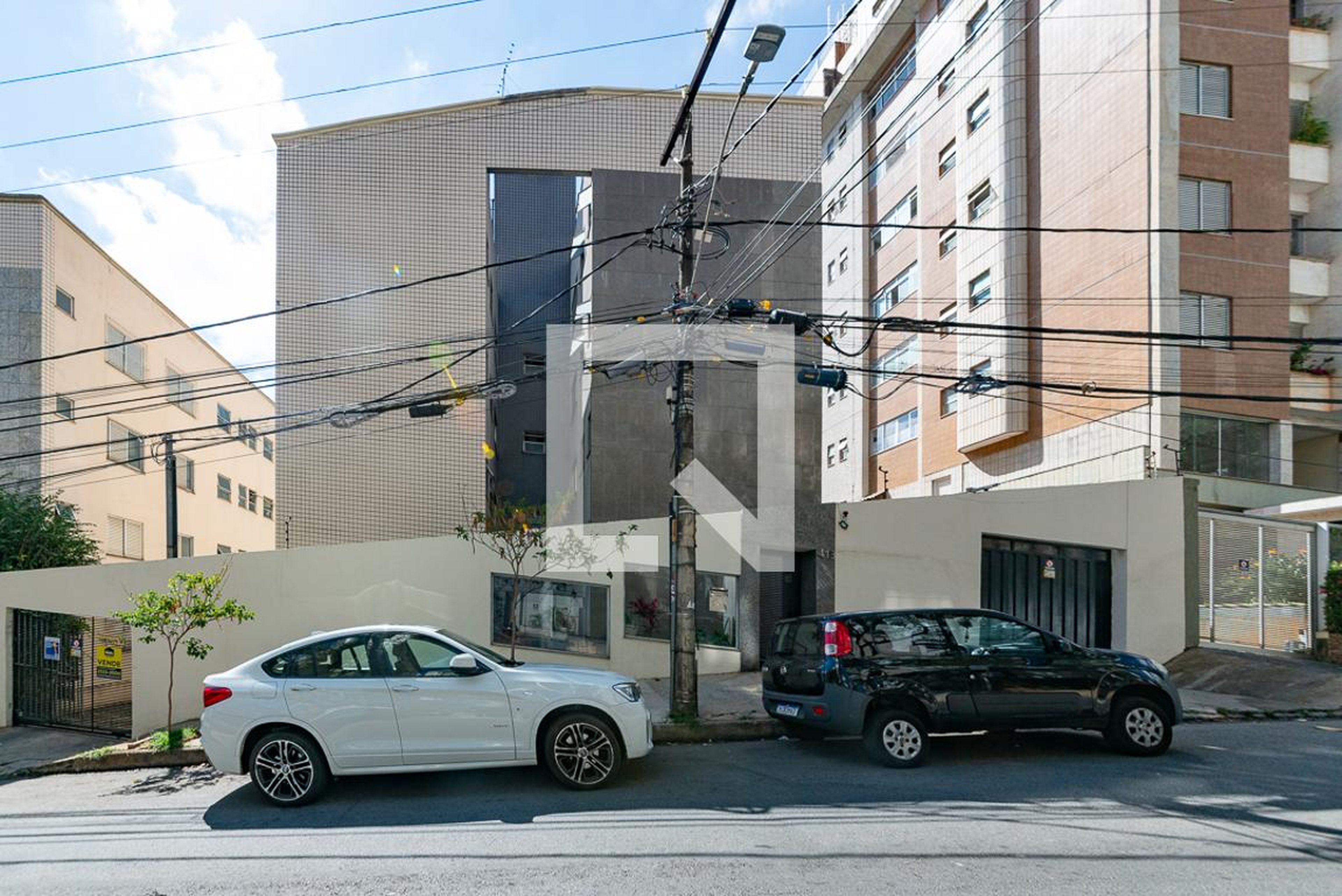 Fachada Condomínio em Rua Professora Bartira Mourão, 418