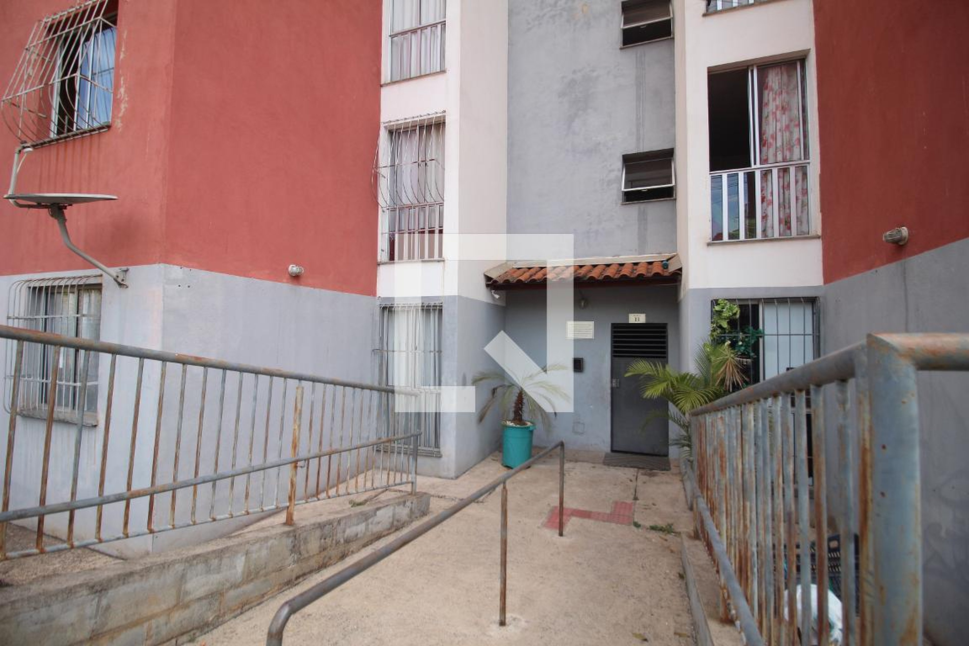 Fachada Condomínio em Rua Olaria do Barreiro, 742