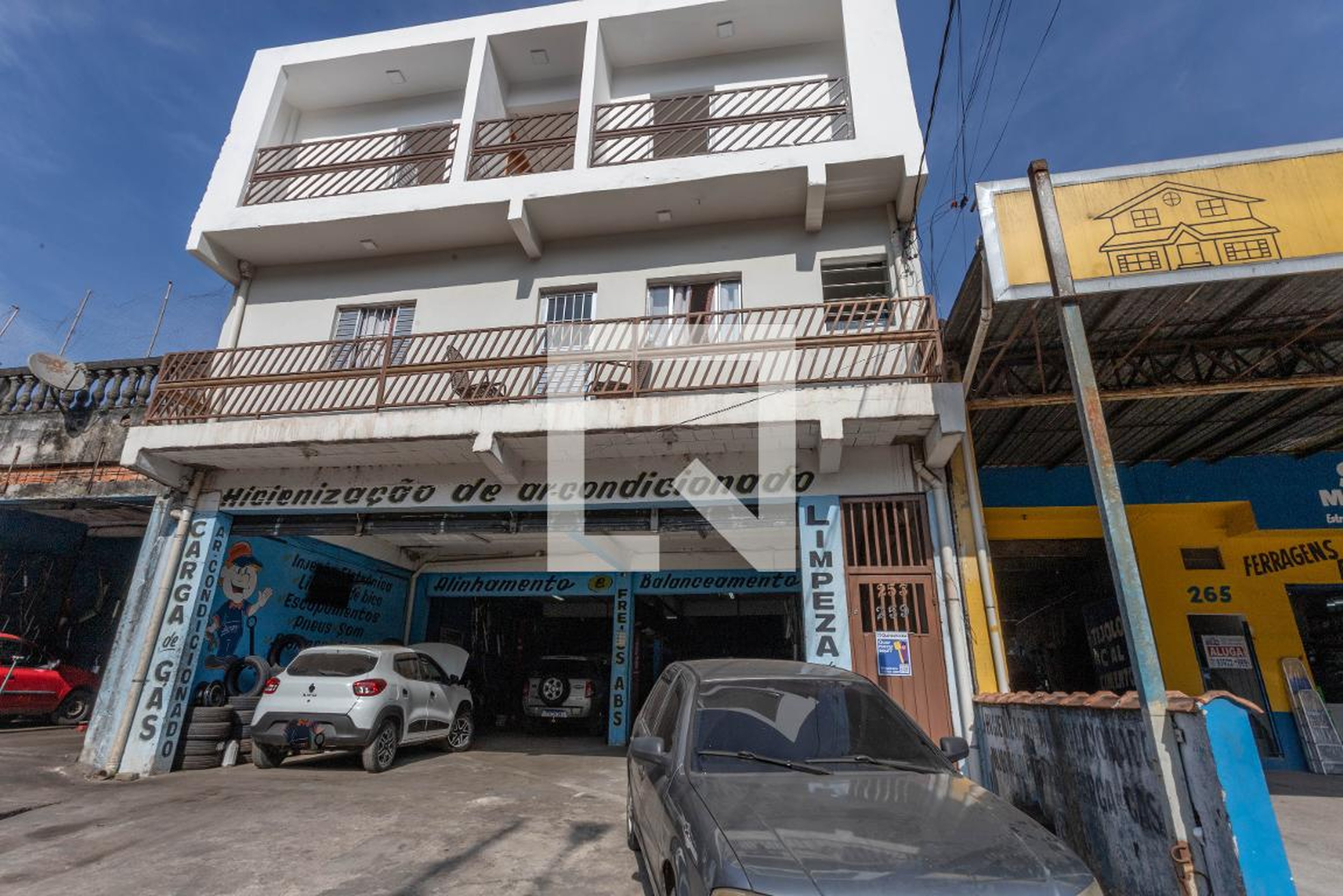 Fachada Condomínio em Estrada do Rufino, 253