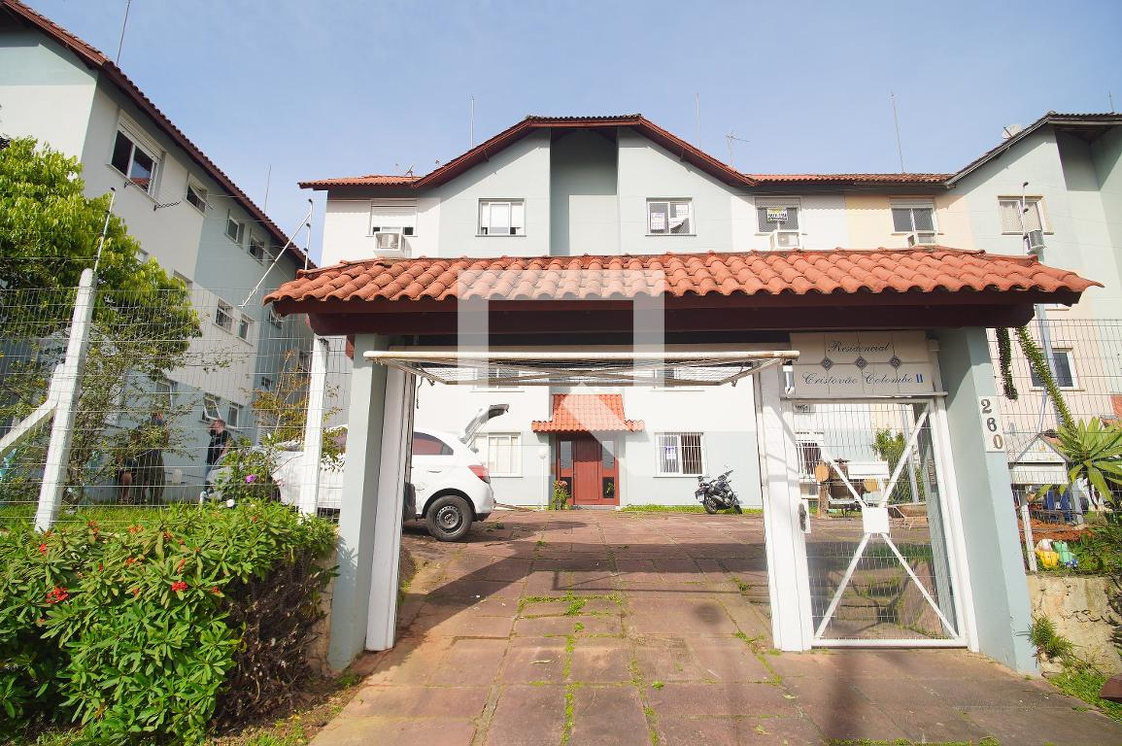 Fachada Condomínio em Rua Cristóvão Colombo, 269