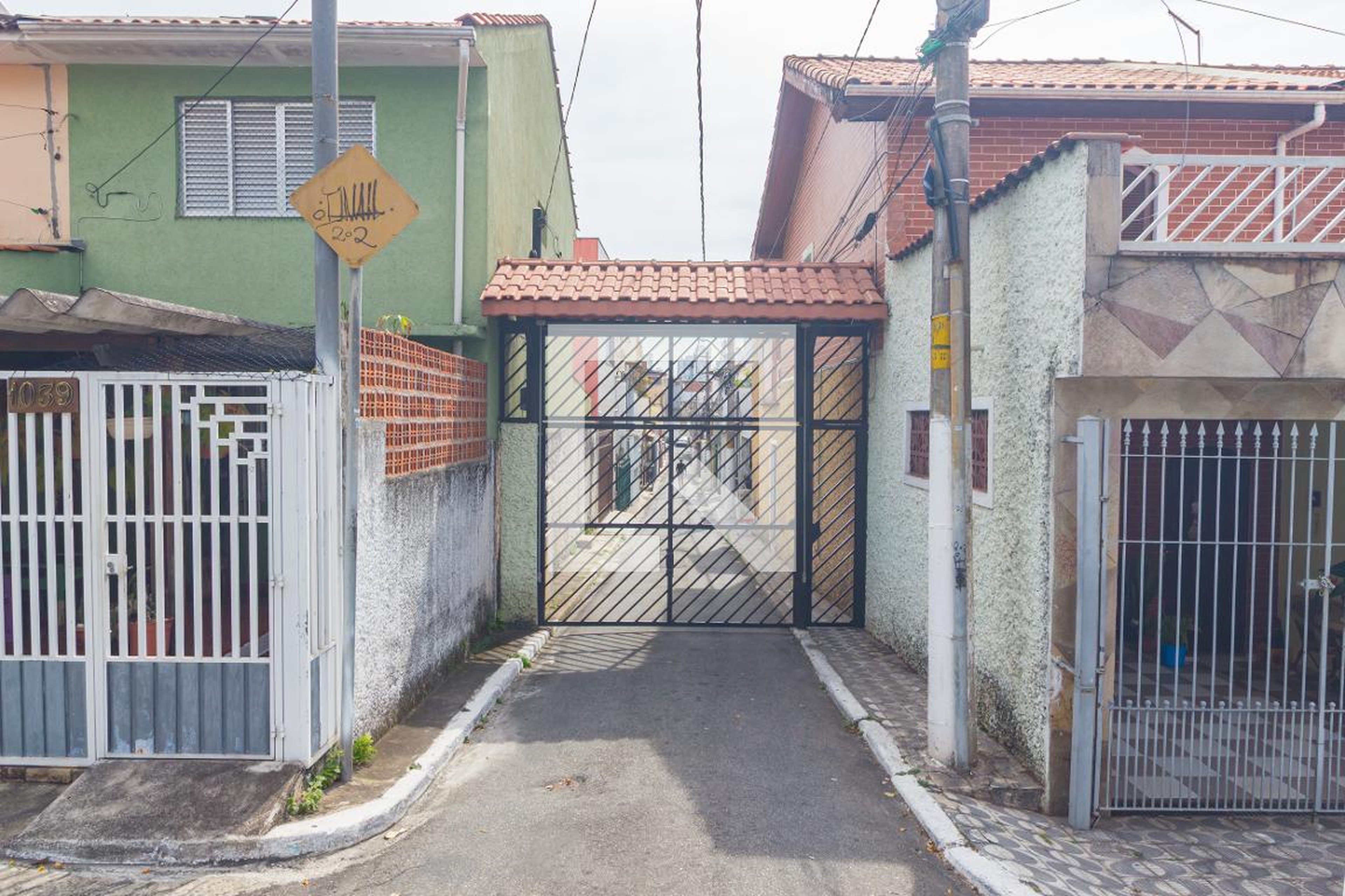 Fachada do Condomínio Condomínio em Travessa André Gelly, 40