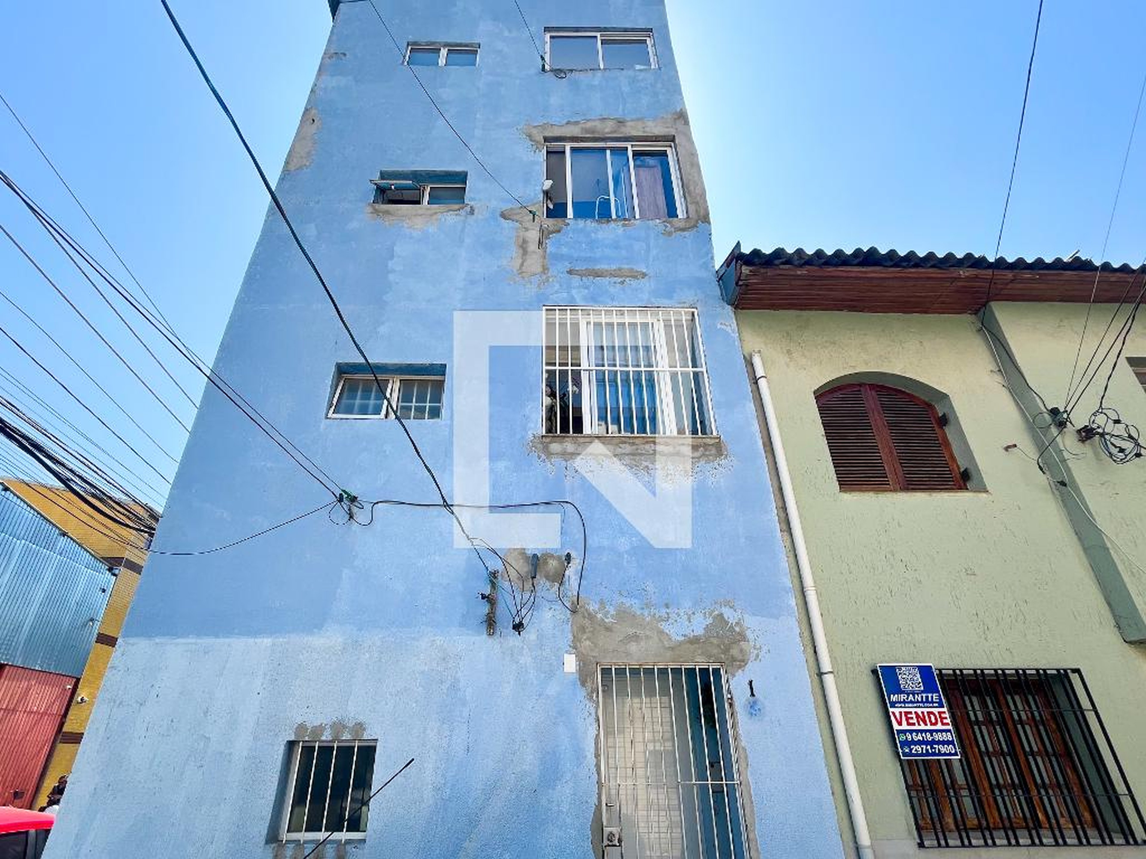 Fachada Condomínio em Rua Leonardo Jones Júnior, 1