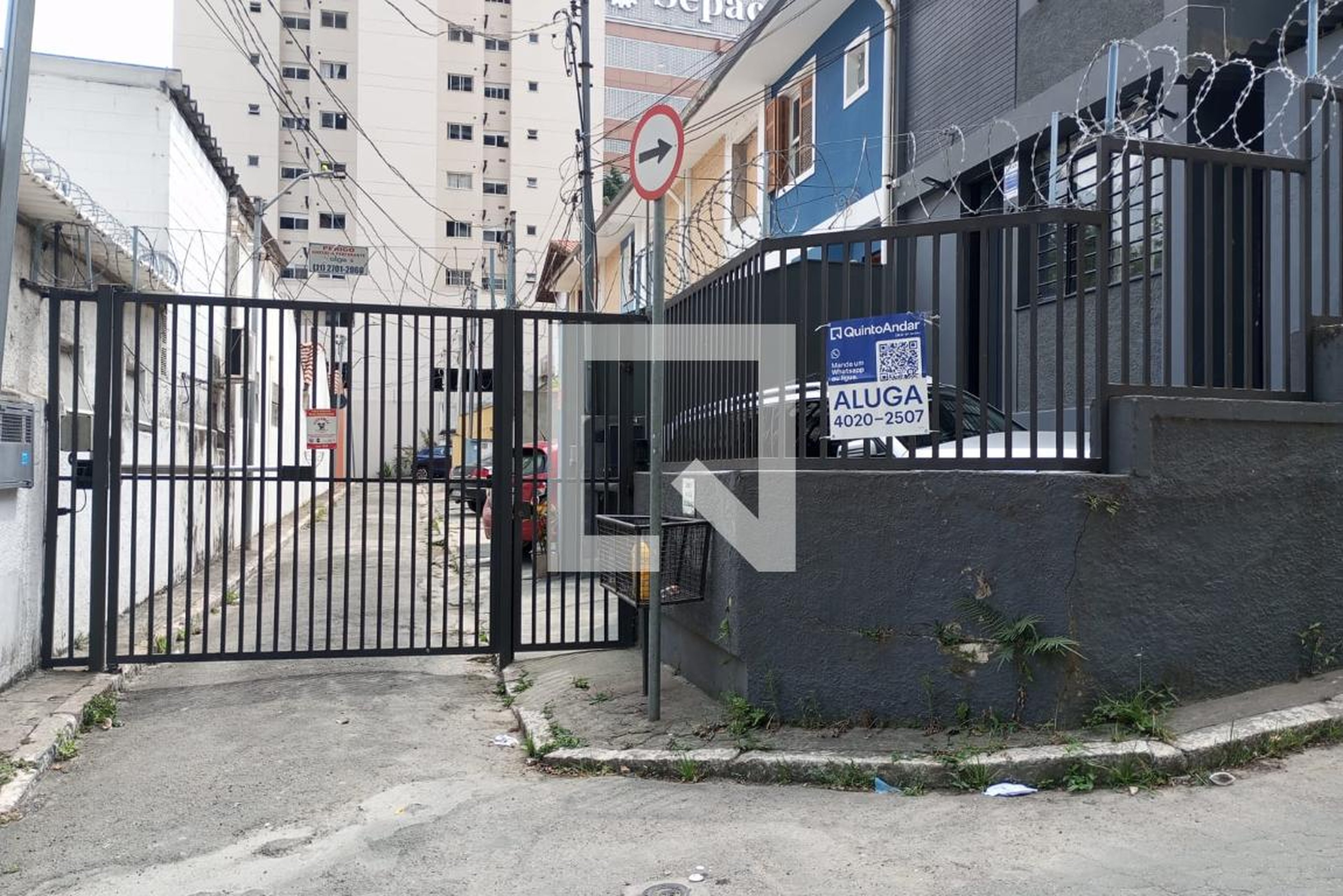 Fachada do condomínio Condomínio em Rua Miguel Henriques, 2