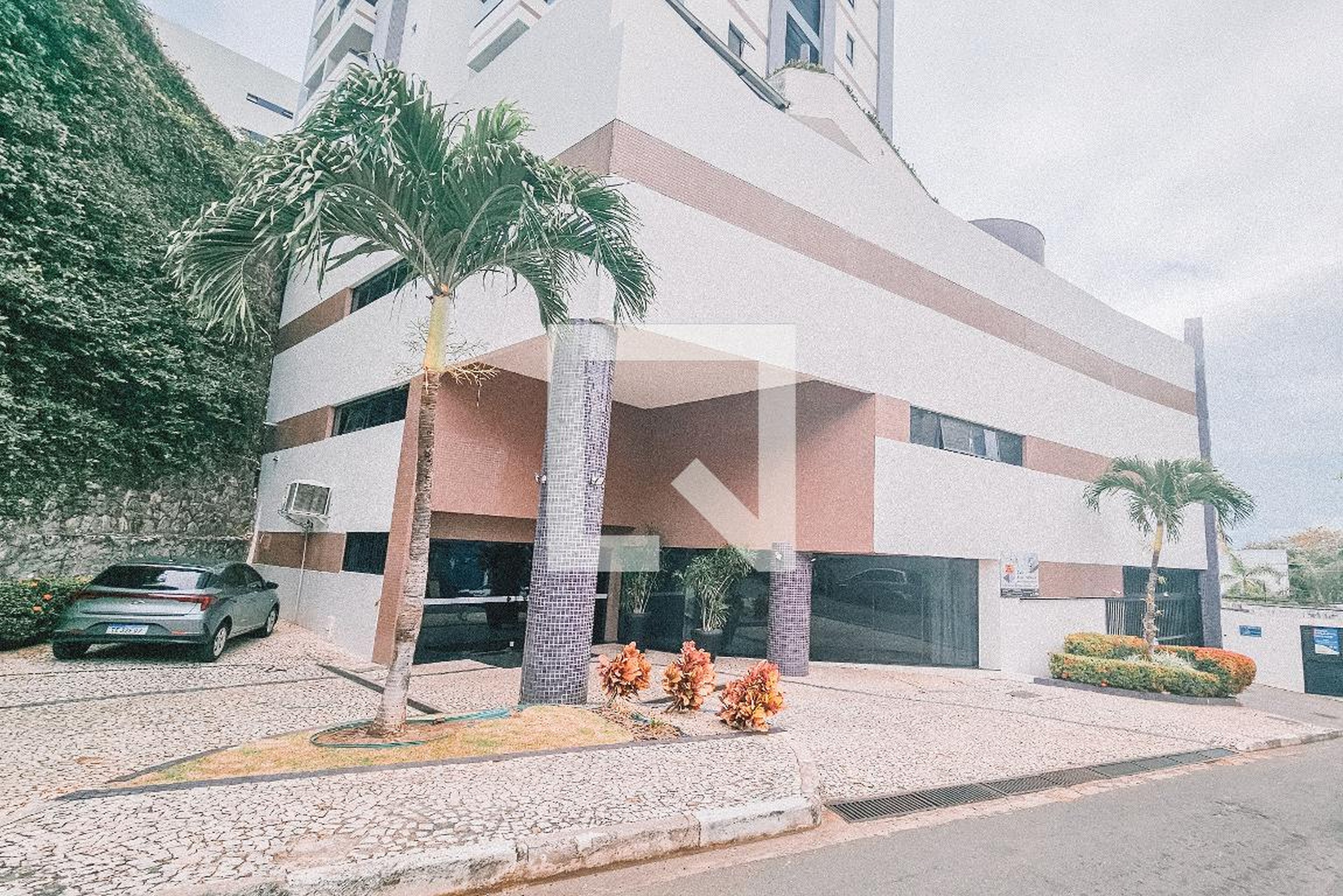 Fachada Condomínio em Rua Professor Lemos Brito, 454