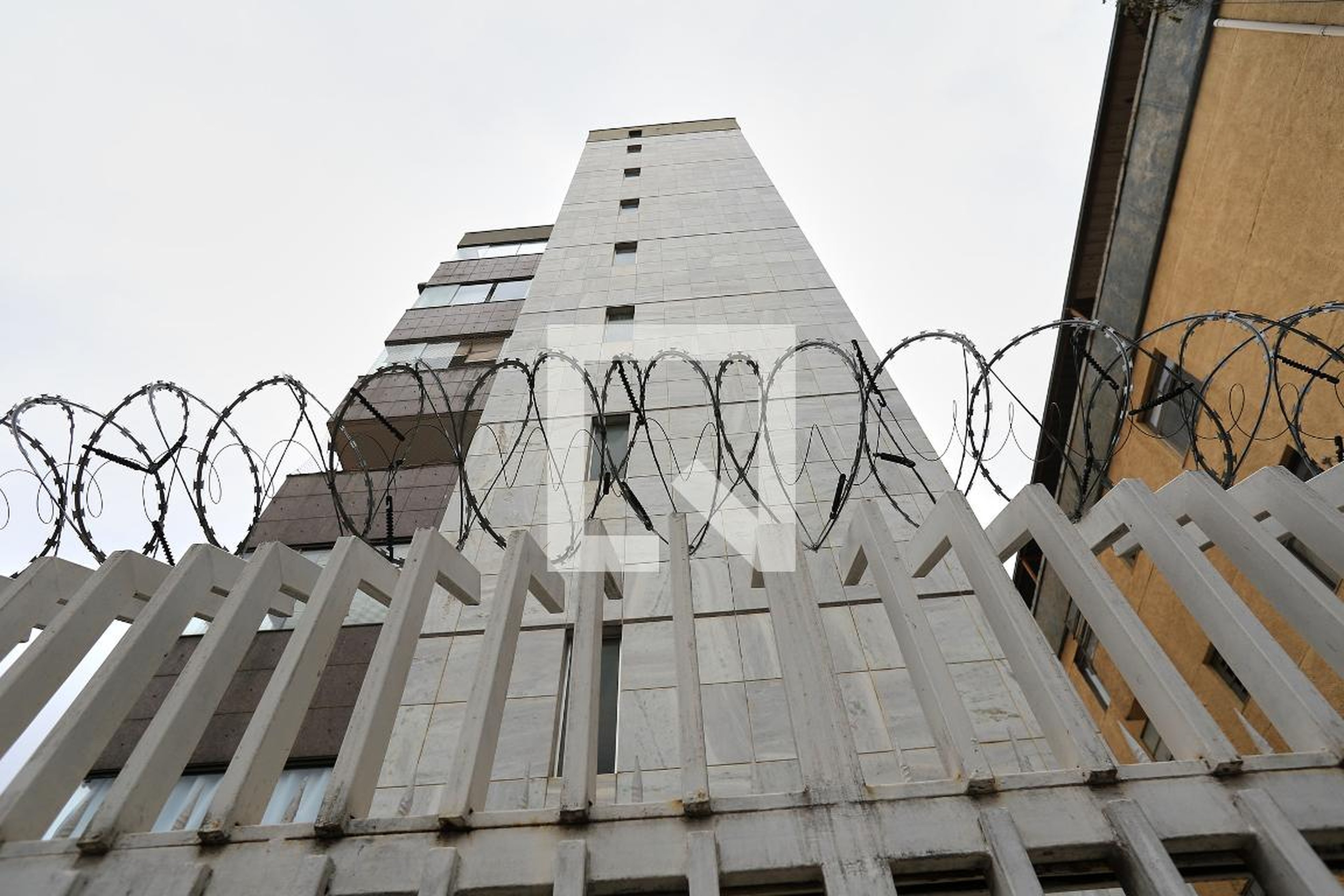 Fachada Condomínio em Rua Henrique Passini, 404