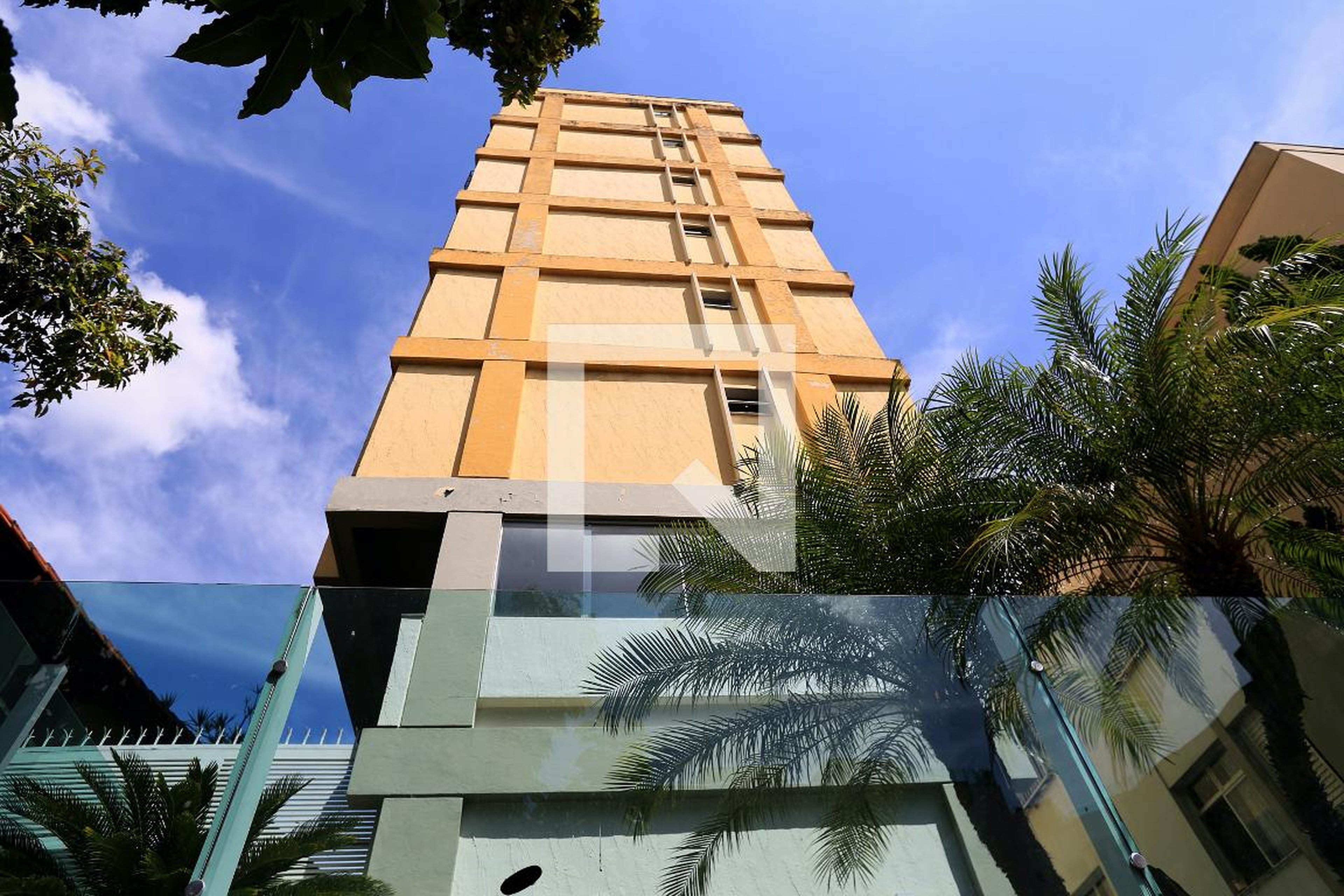 Fachada Condomínio em Rua Vereador Teixeira de Azeredo, 100