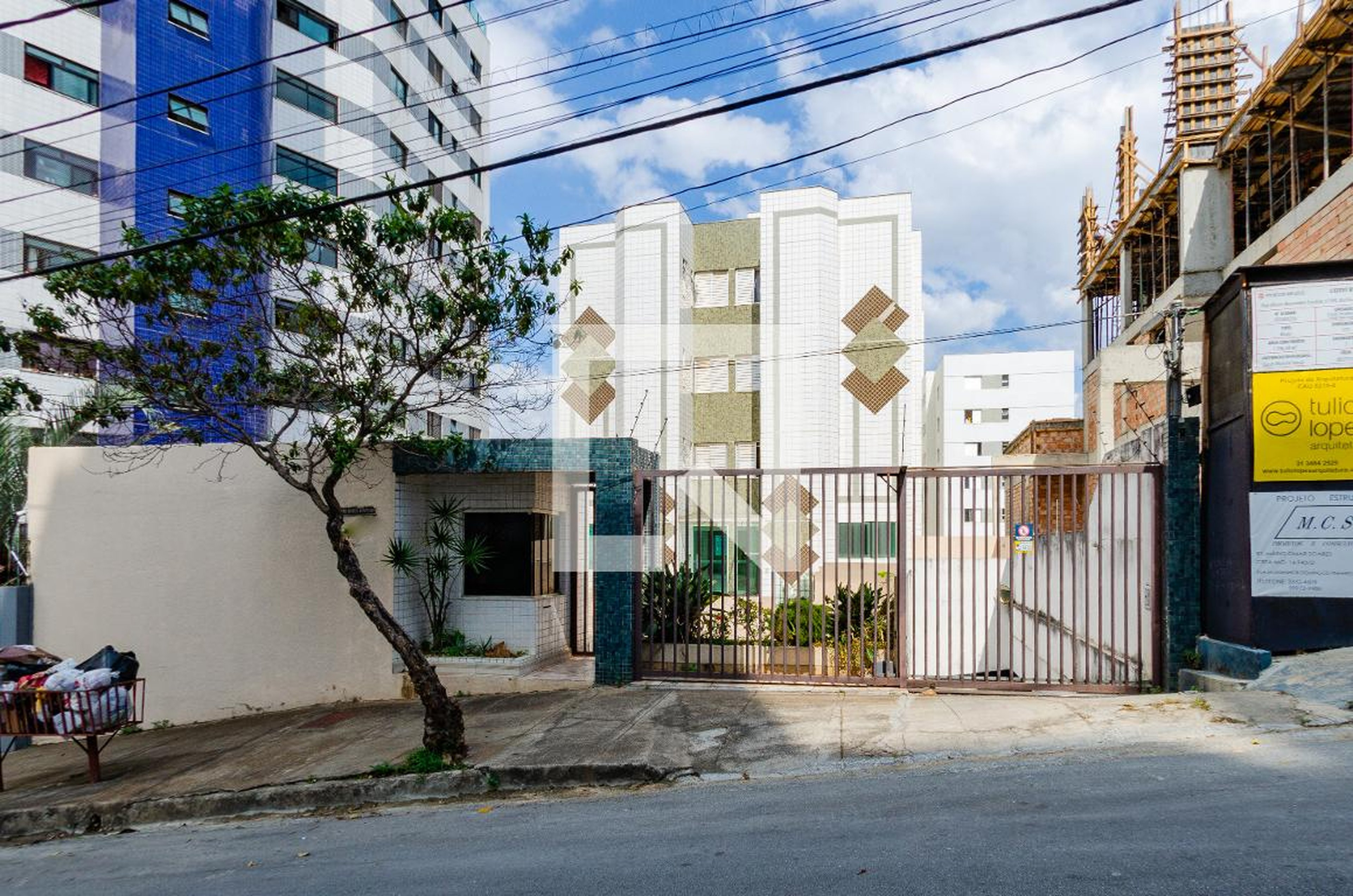 Fachada Condomínio em Rua Ulisses Marcondes Escobar, 420