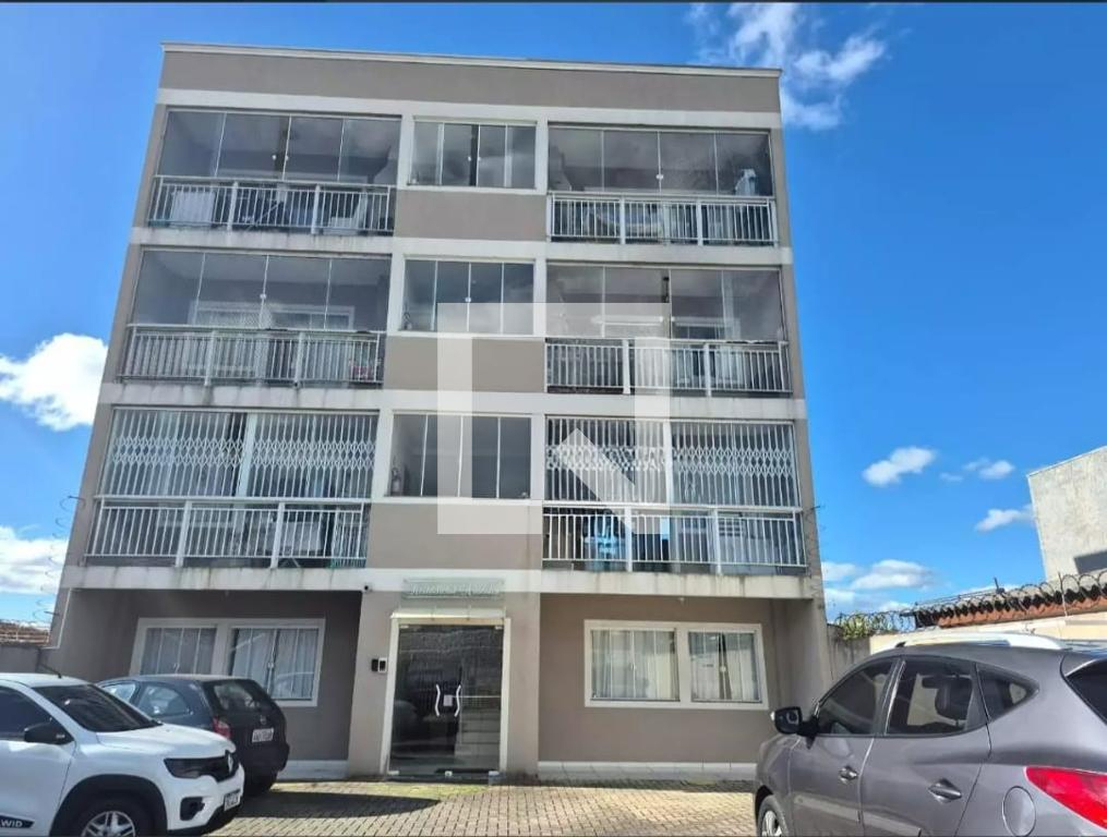 Fachada Condomínio em Rua Cyro Pelizzari, 79