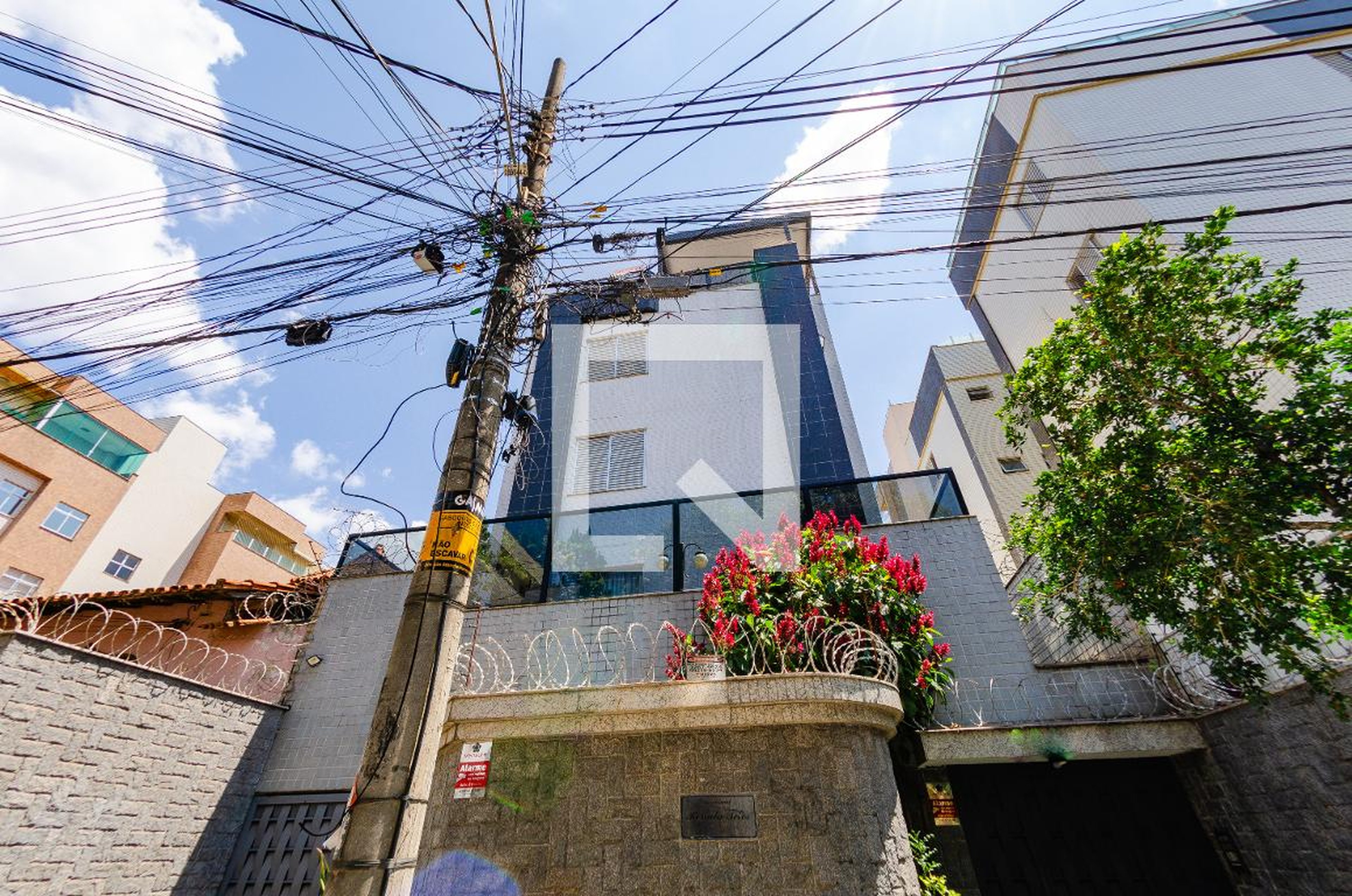 Fachada Condomínio em Rua Coronel Pedro Jorge, 200