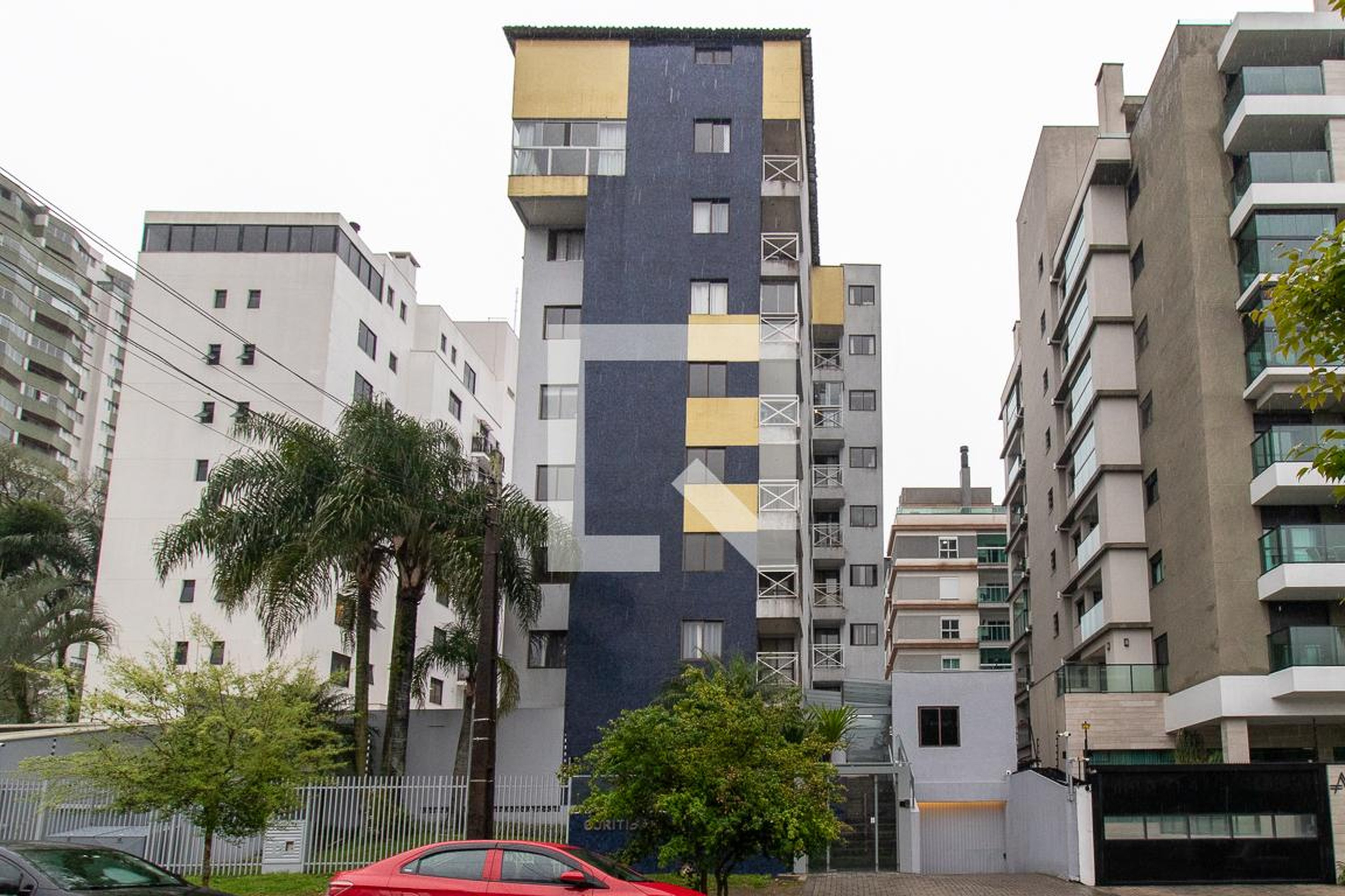 Fachada Condomínio em Rua Brasílio Itiberê, 4148