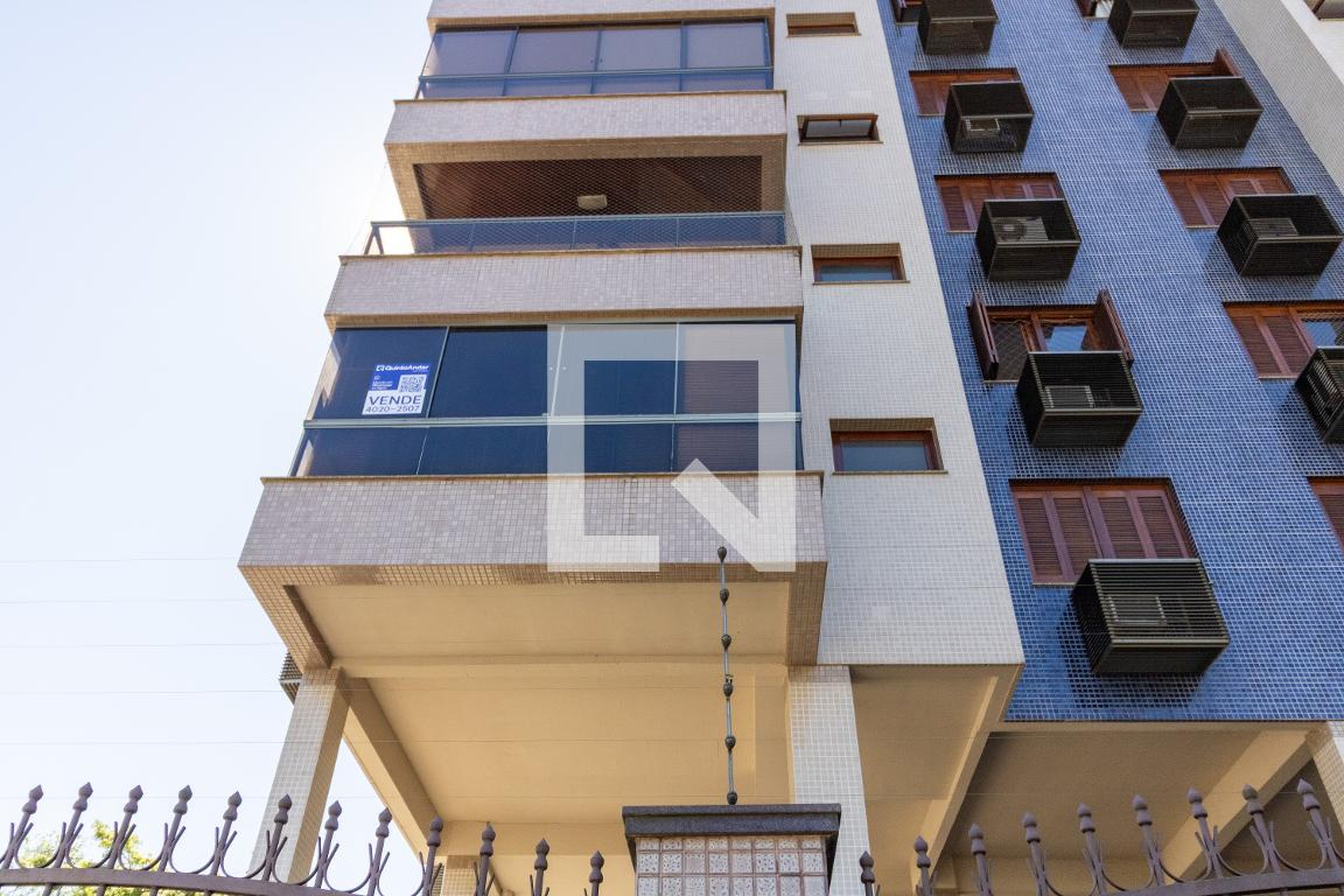 Fachada Condomínio em Rua Doutor Pereira Neto, 460