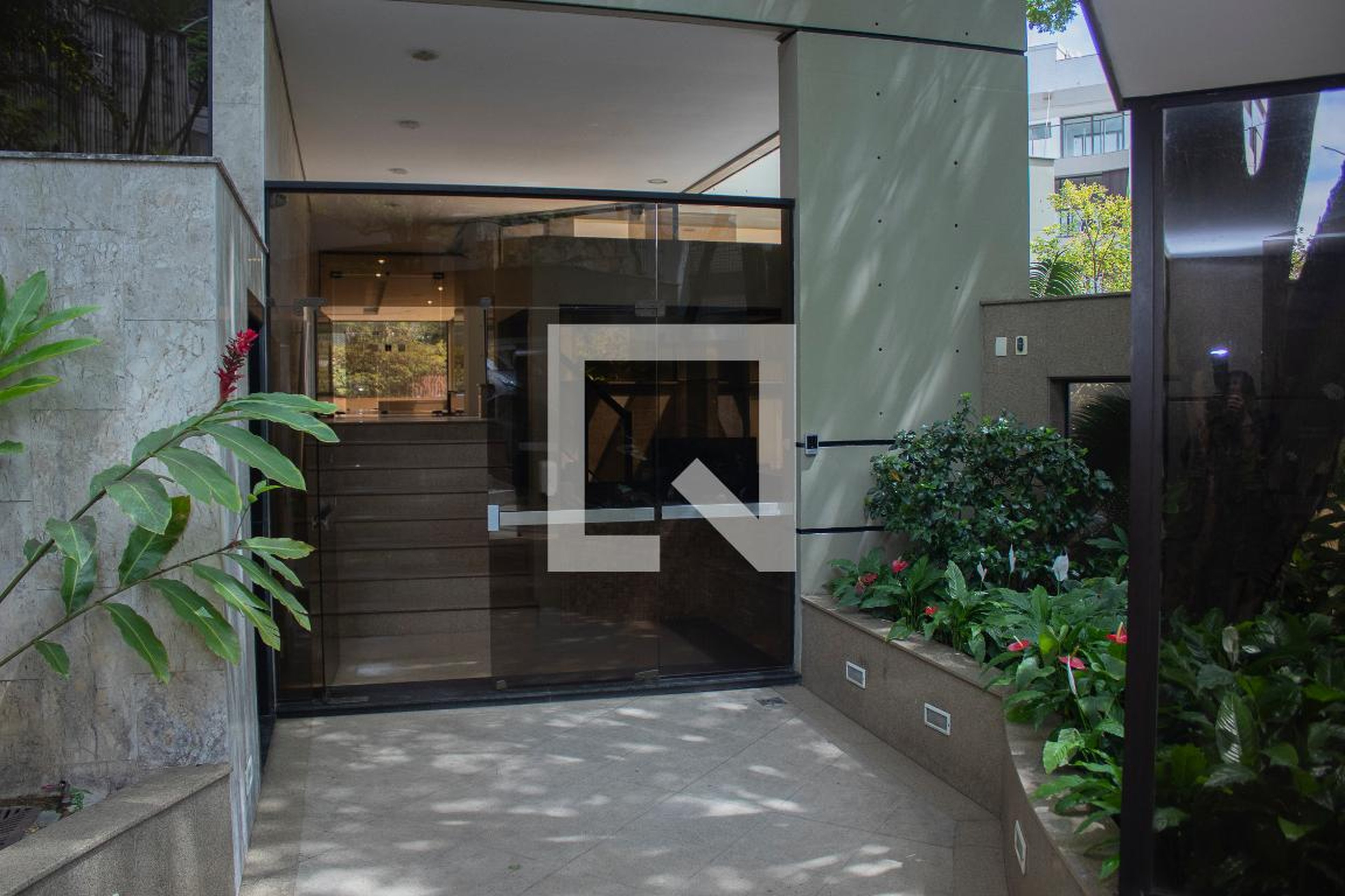 Fachada Condomínio em Rua Samuel Pereira, 230