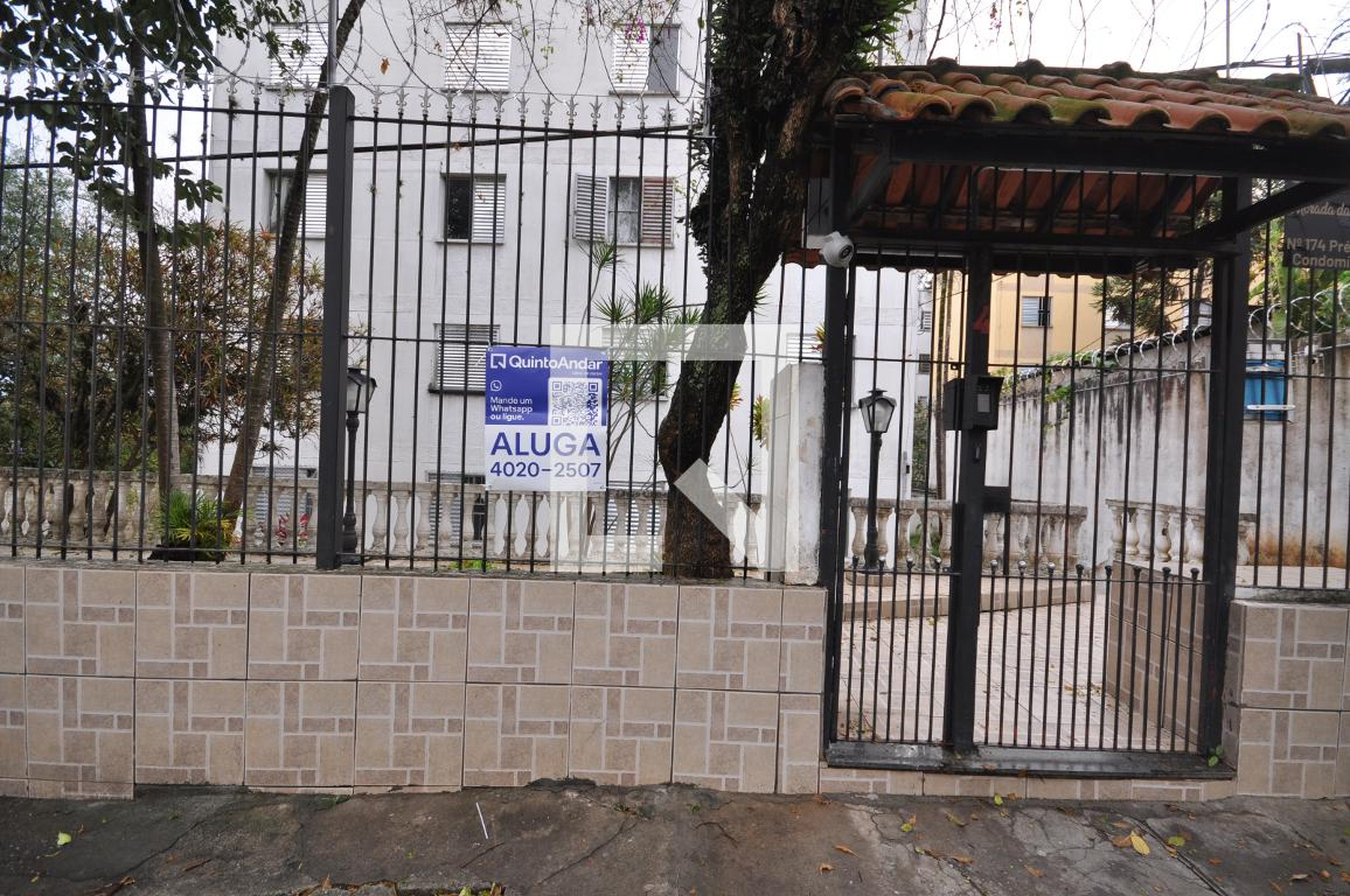 Fachada Condomínio em Rua Roberto Cieto, 174
