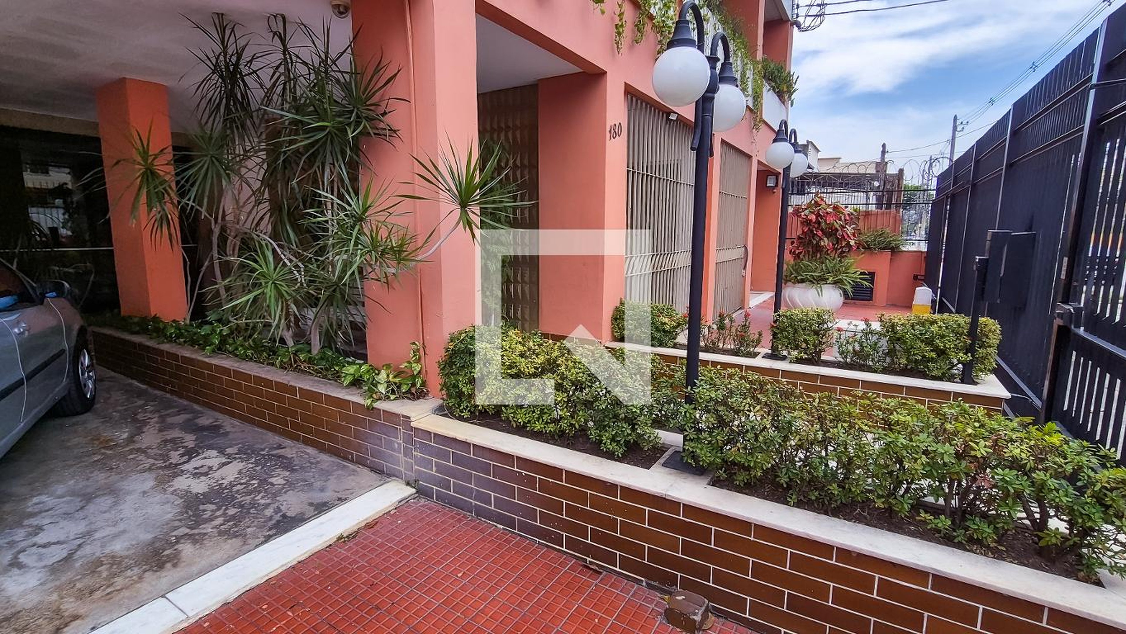 Entrada do Prédio - null