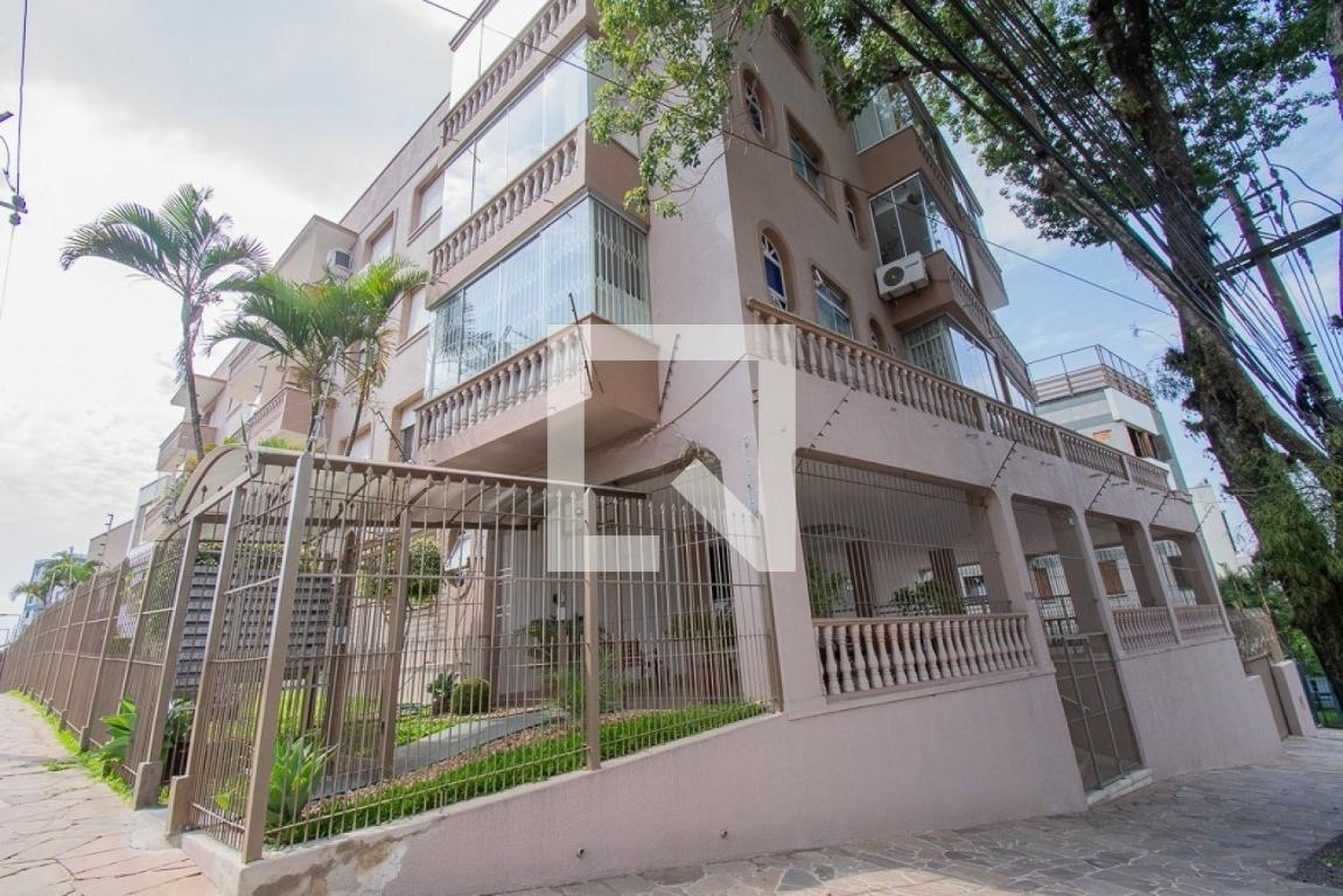 Fachada Condomínio em Rua Professor Cristiano Fischer, 876