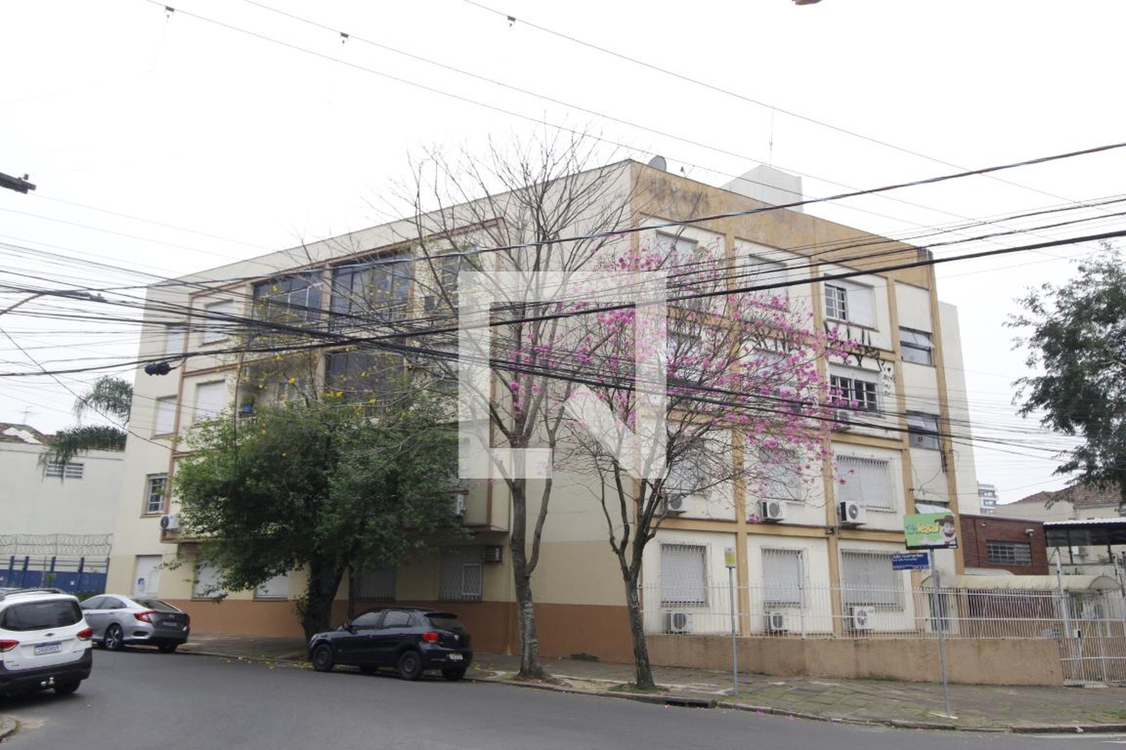 Fachada Condomínio em Rua João Guimarães, 392