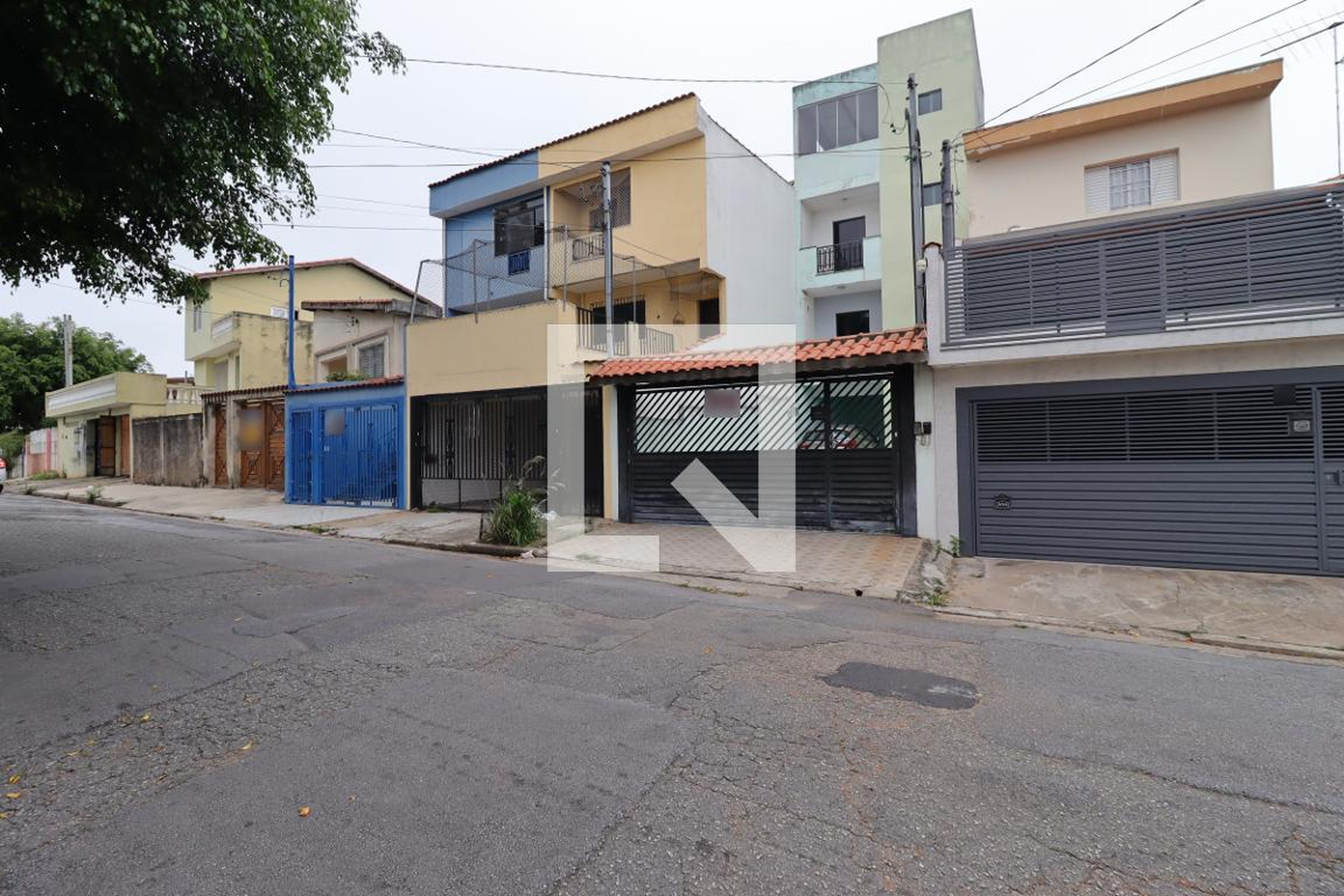 Fachada Condomínio em Rua Camerun, 84