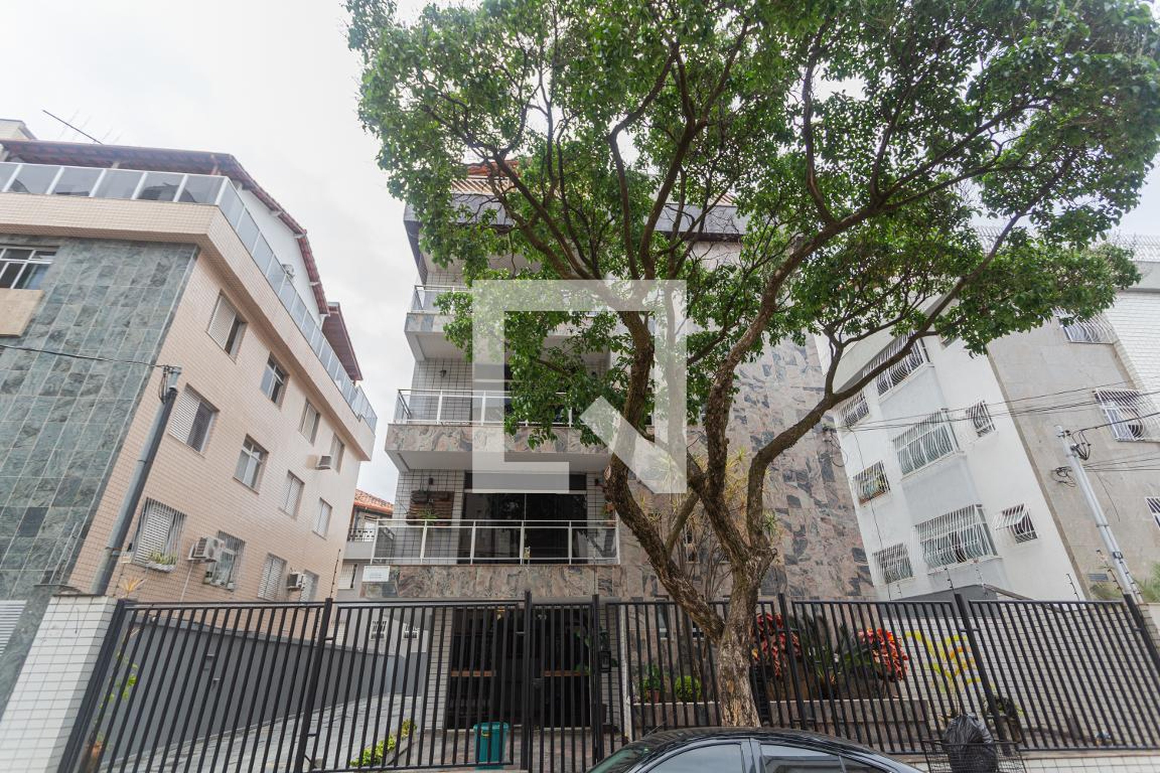 Fachada Condomínio em Rua Andesita, 49