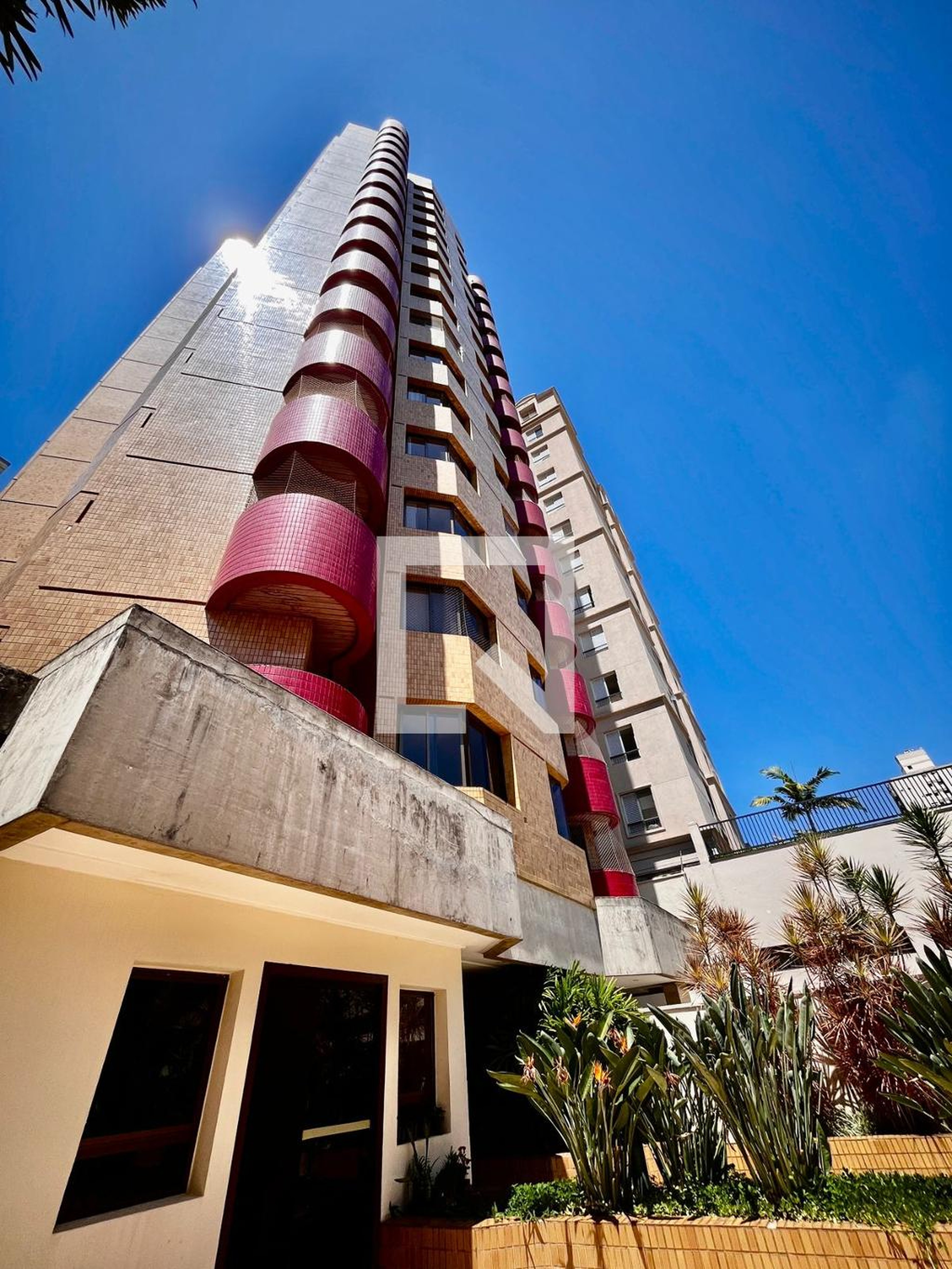 Fachada Condomínio em Rua Major Solon, 880