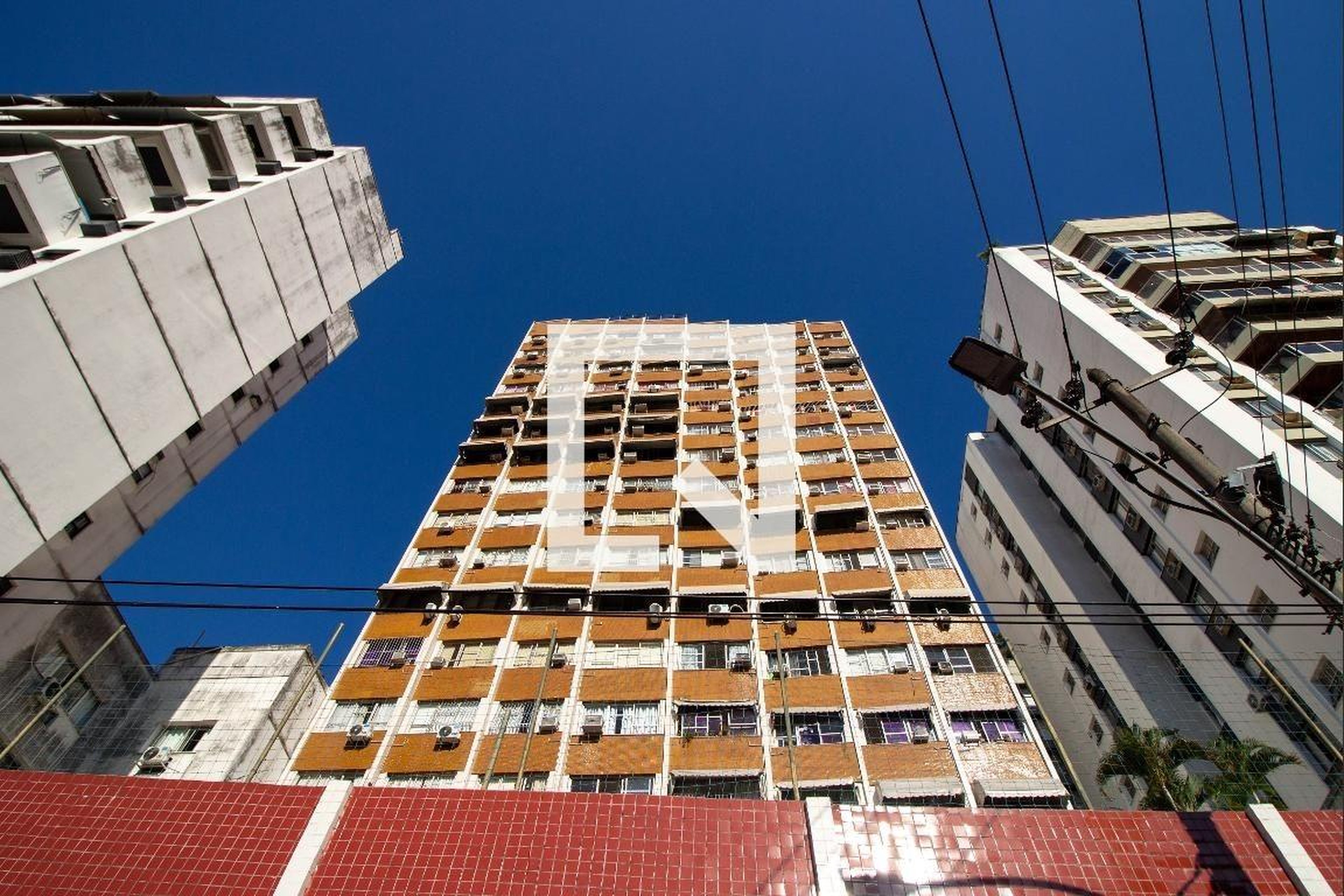 Fachada Condomínio em Rua Conde de Bonfim, 21987723209