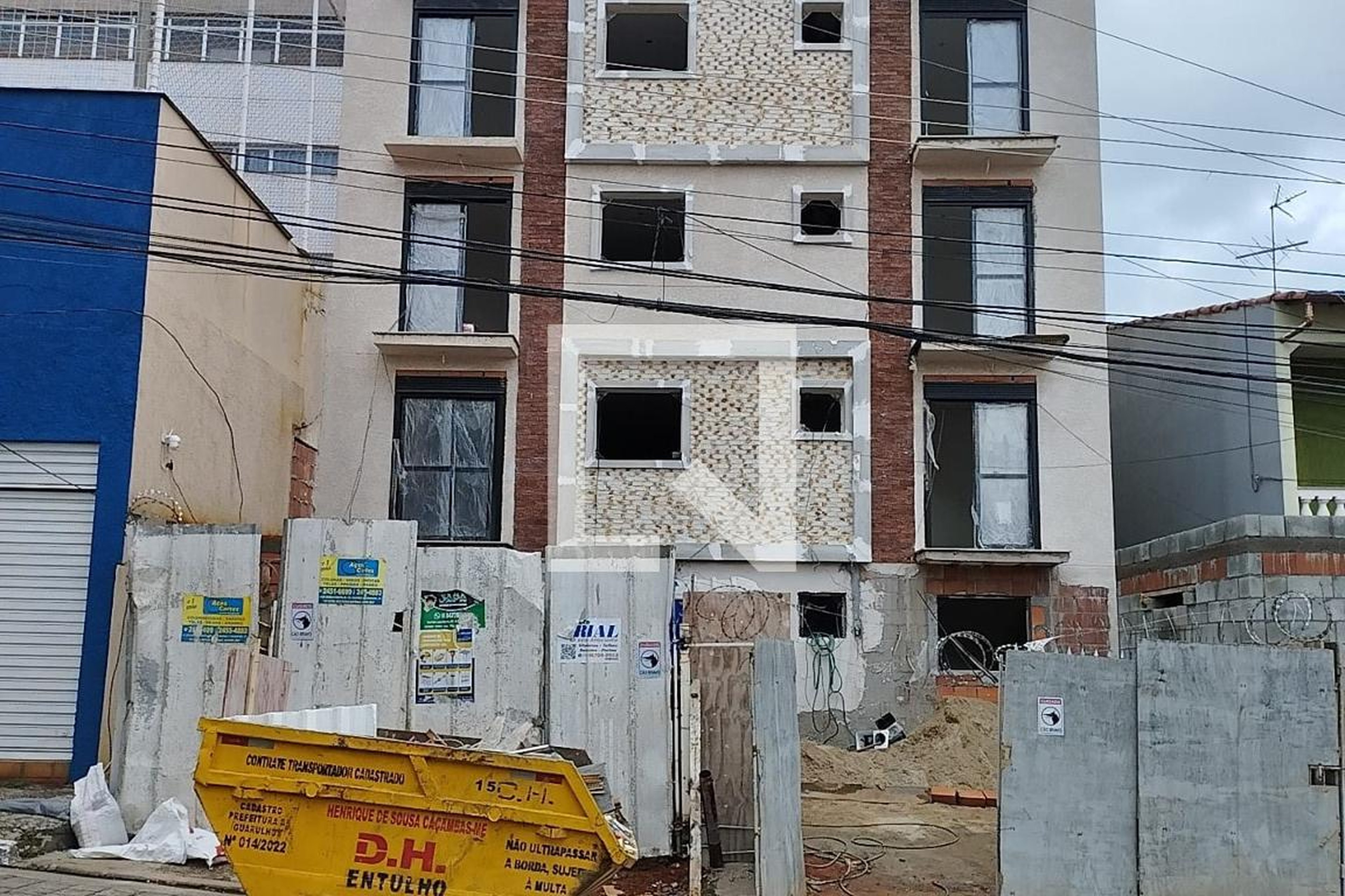 Fachada Condomínio em Rua São Vicente, 100