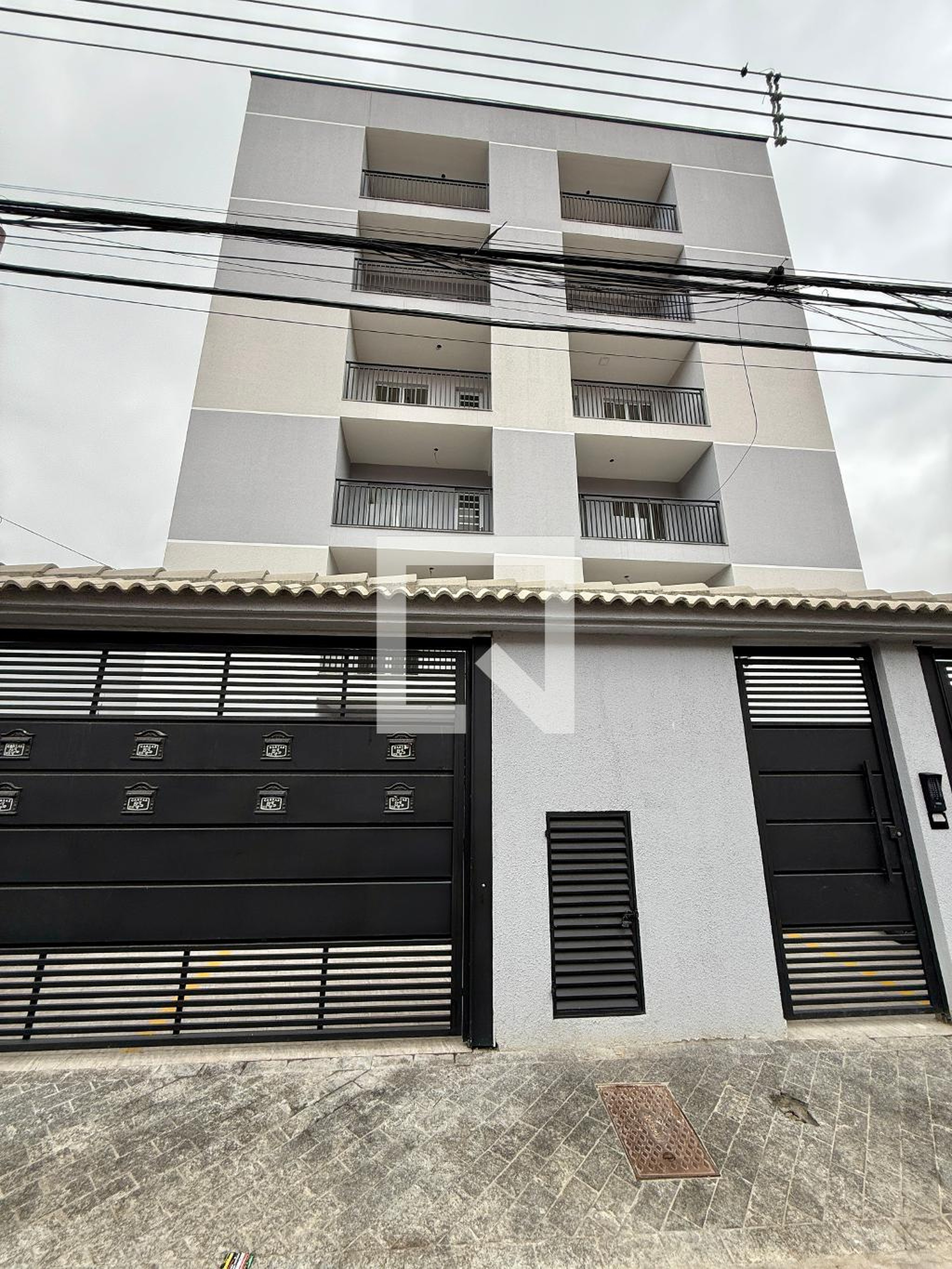 Fachada Condomínio em Rua Íris, 131