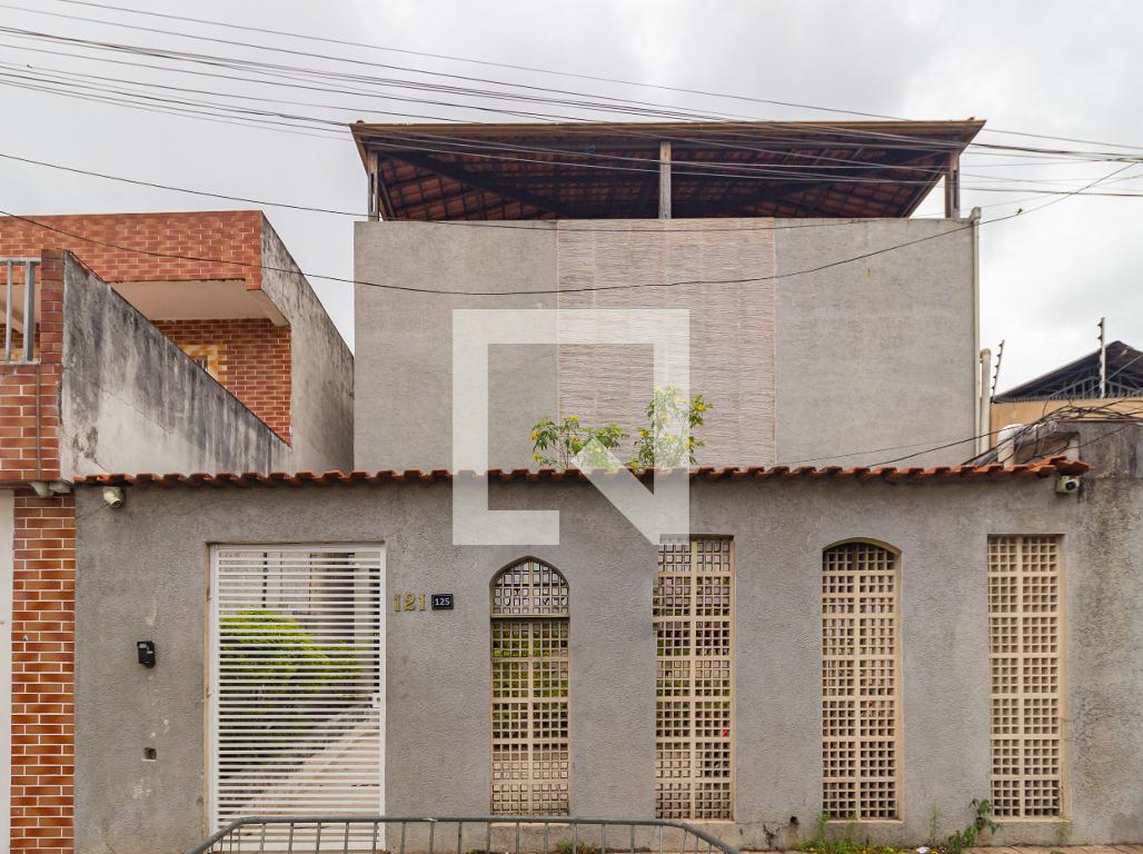 Fachada Condomínio em Rua Batista Parente, 121