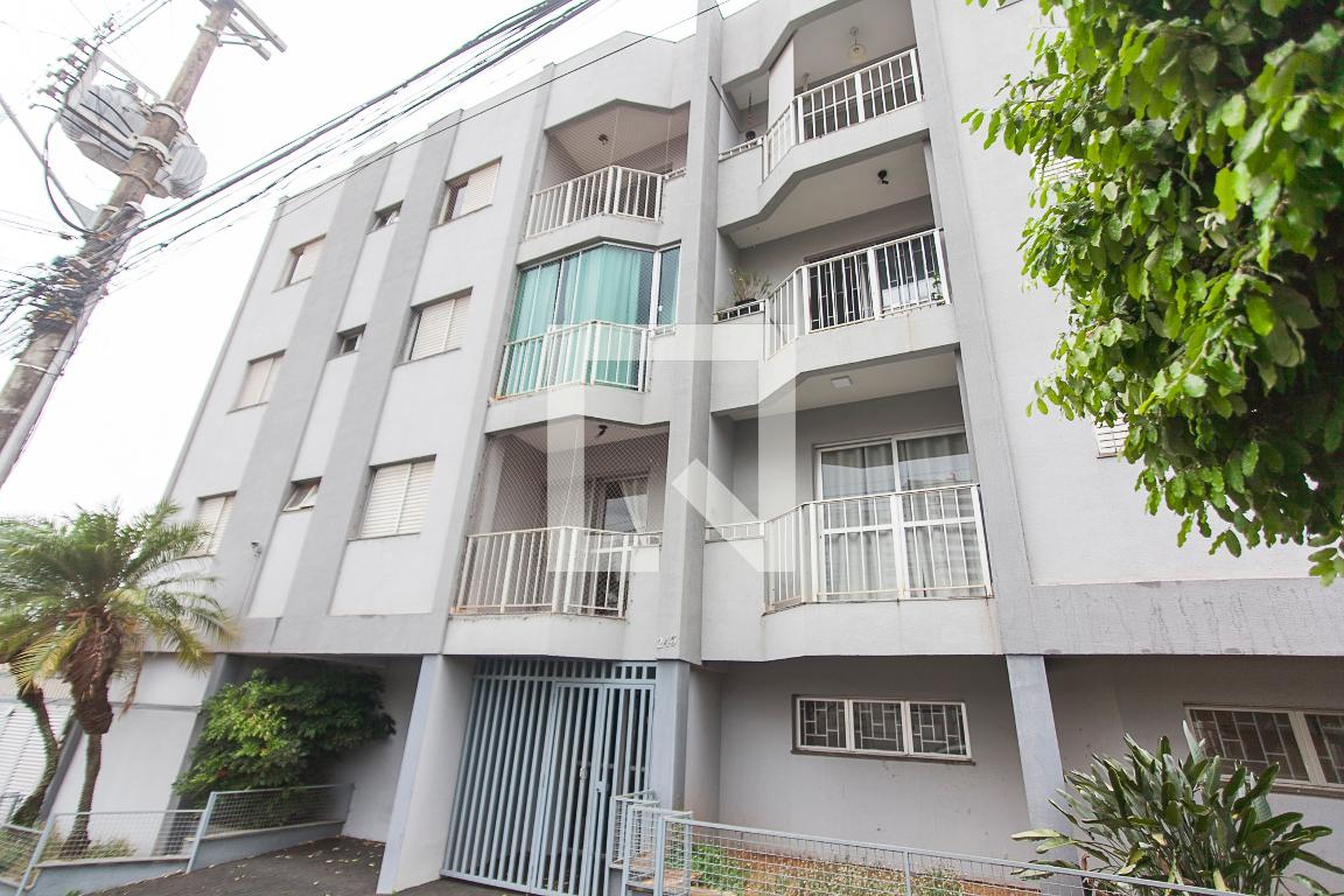 Fachada Condomínio em Rua Tomazinho Rezende, 245