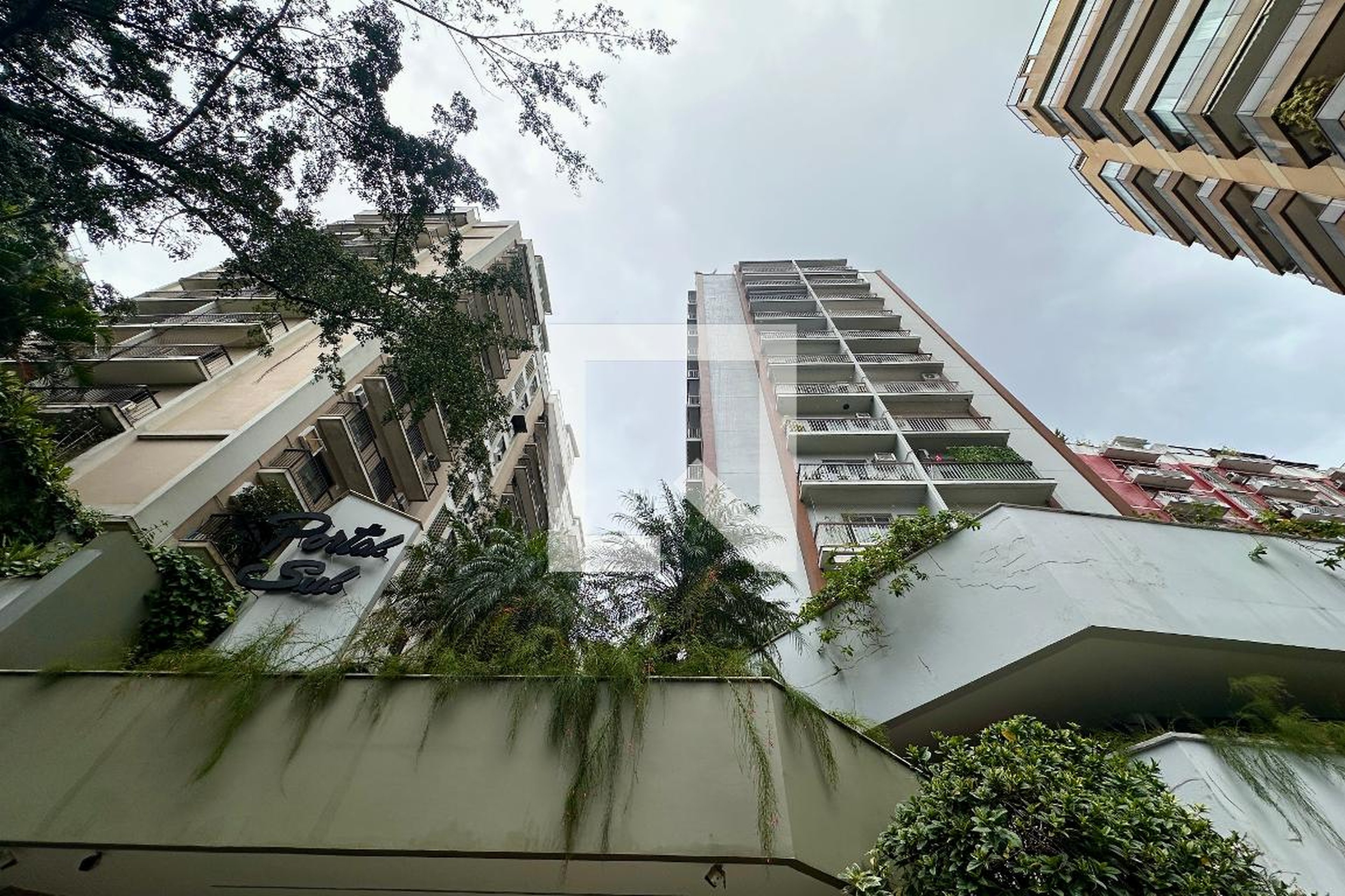 Fachada Condomínio Nenhum