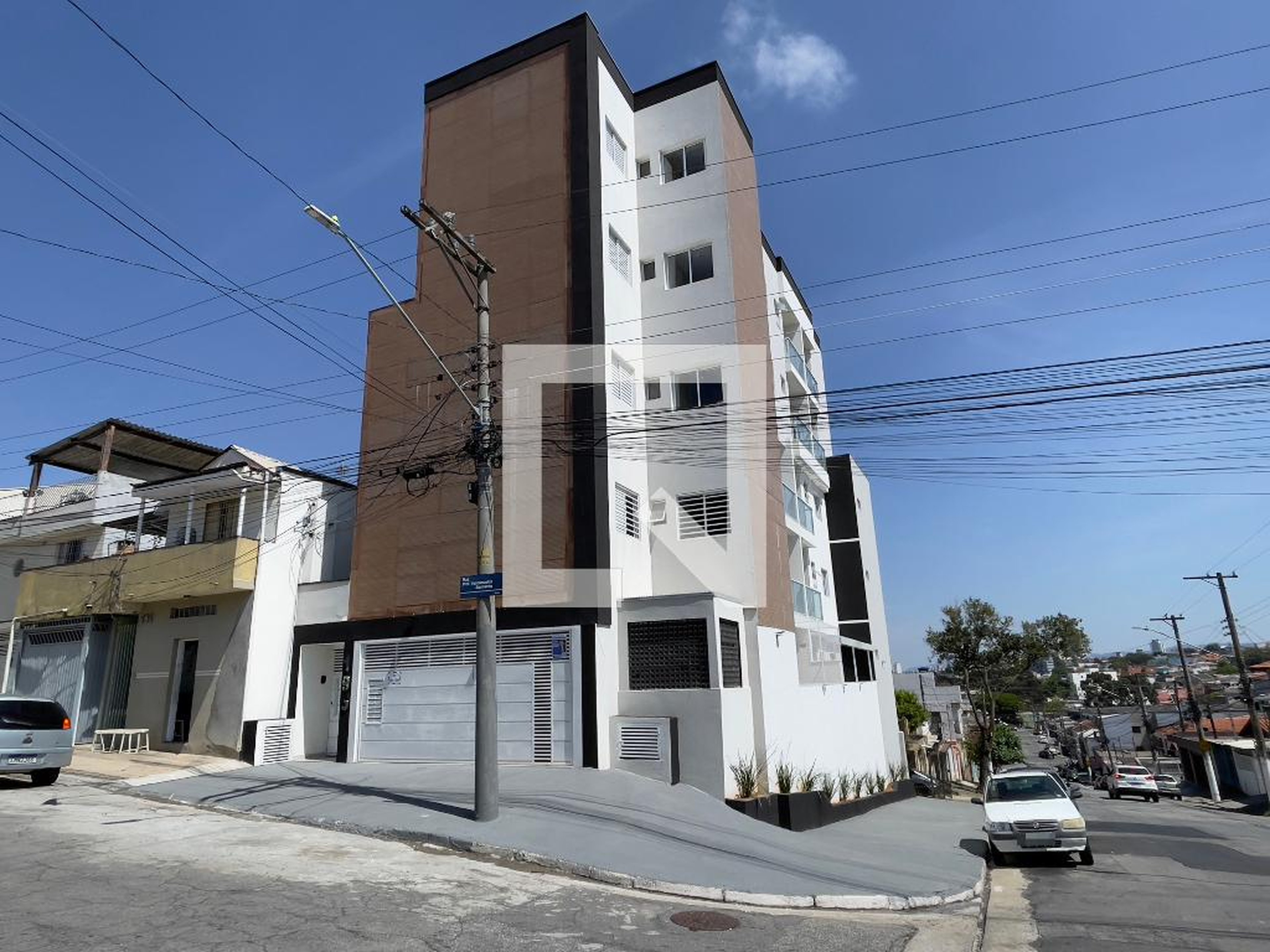 Fachada Condomínio em Rua Professor Vasconcelos Sarmento, 195