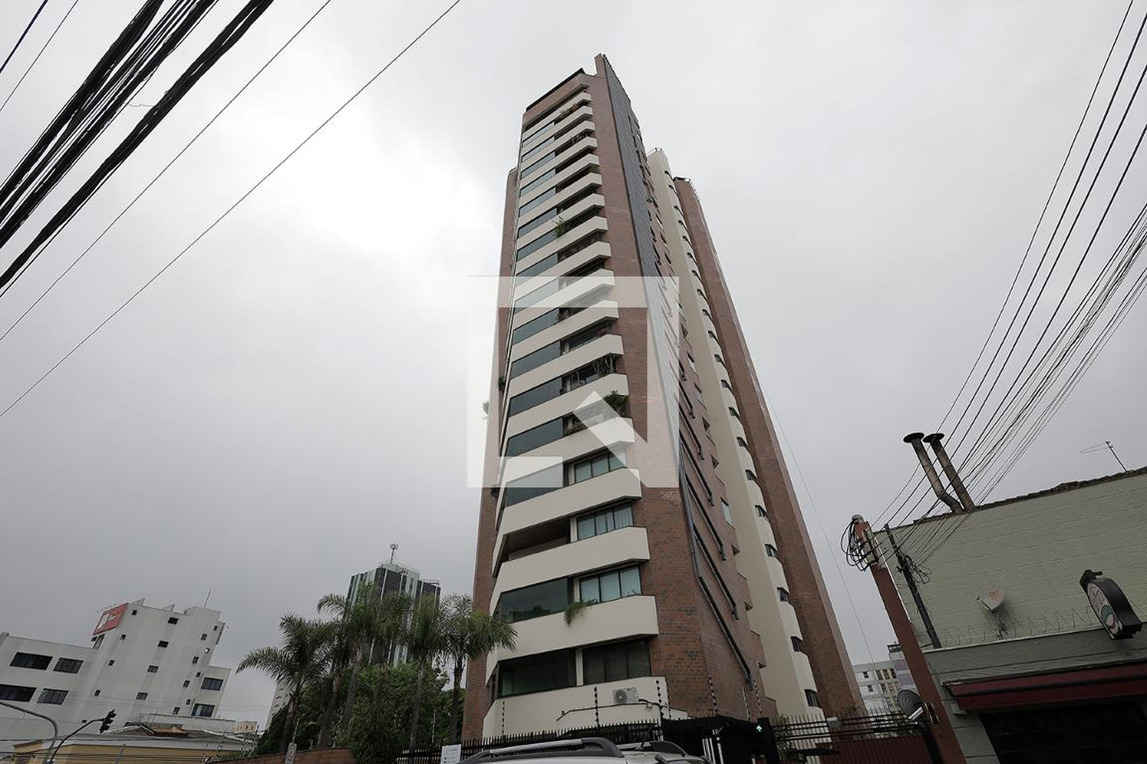 Fachada Condomínio em Rua das Bandeiras, 253