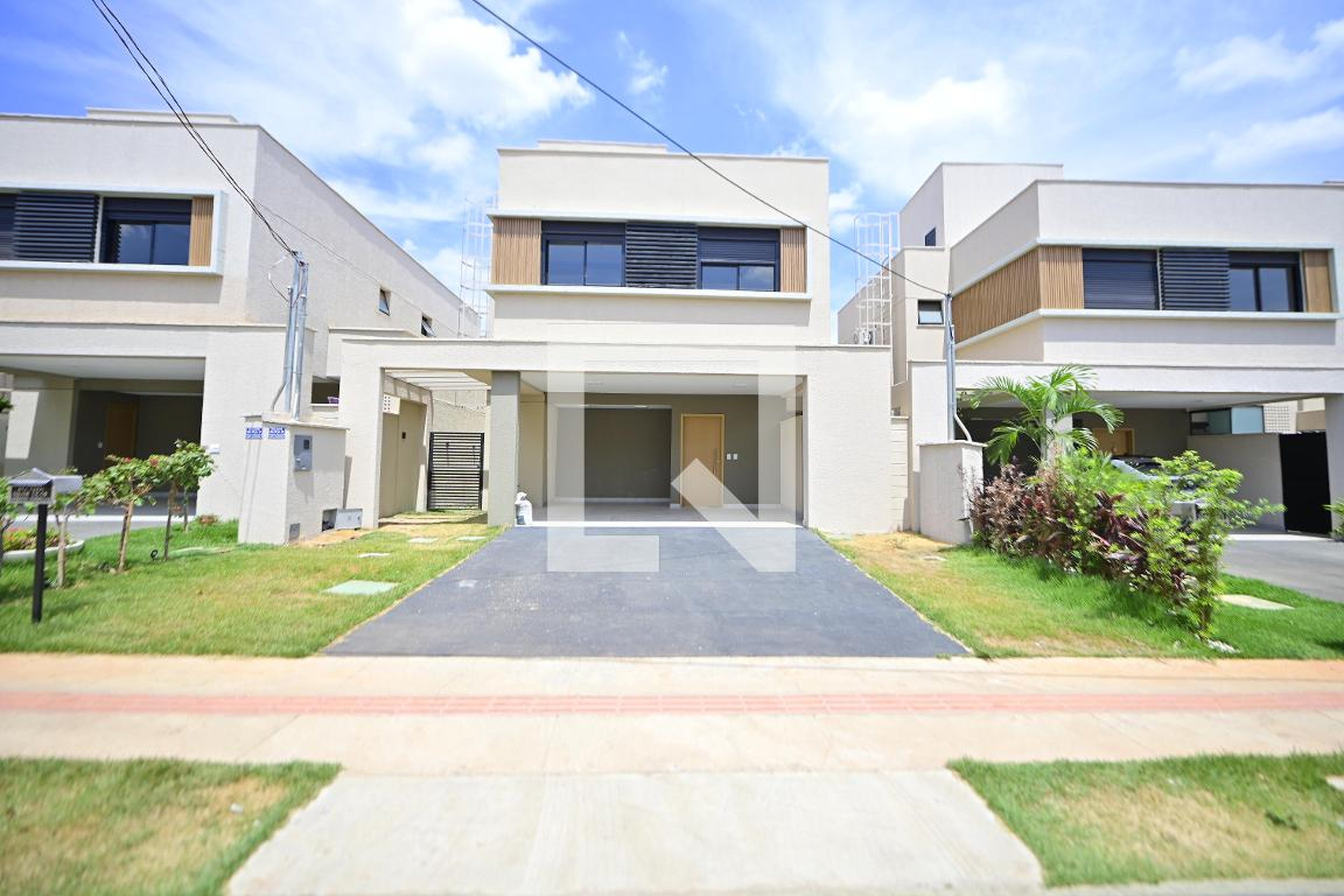 Fachada Condomínio em Rua Capri, 0