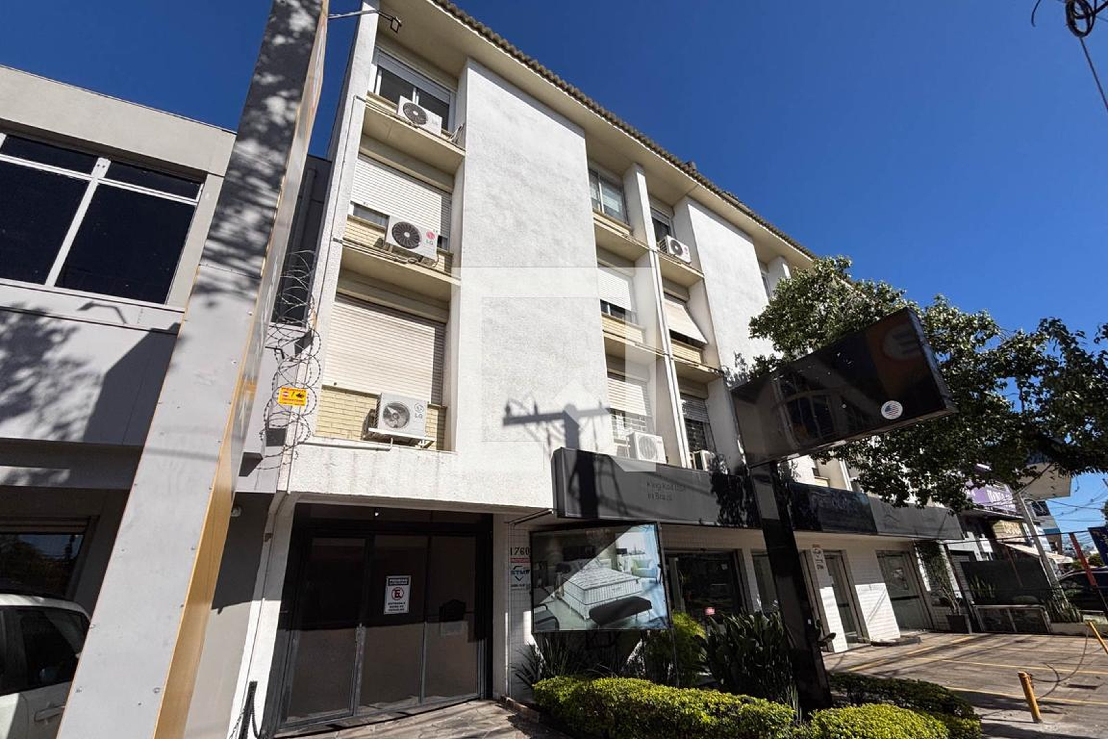 Fachada Condomínio em Avenida Wenceslau Escobar, 1730