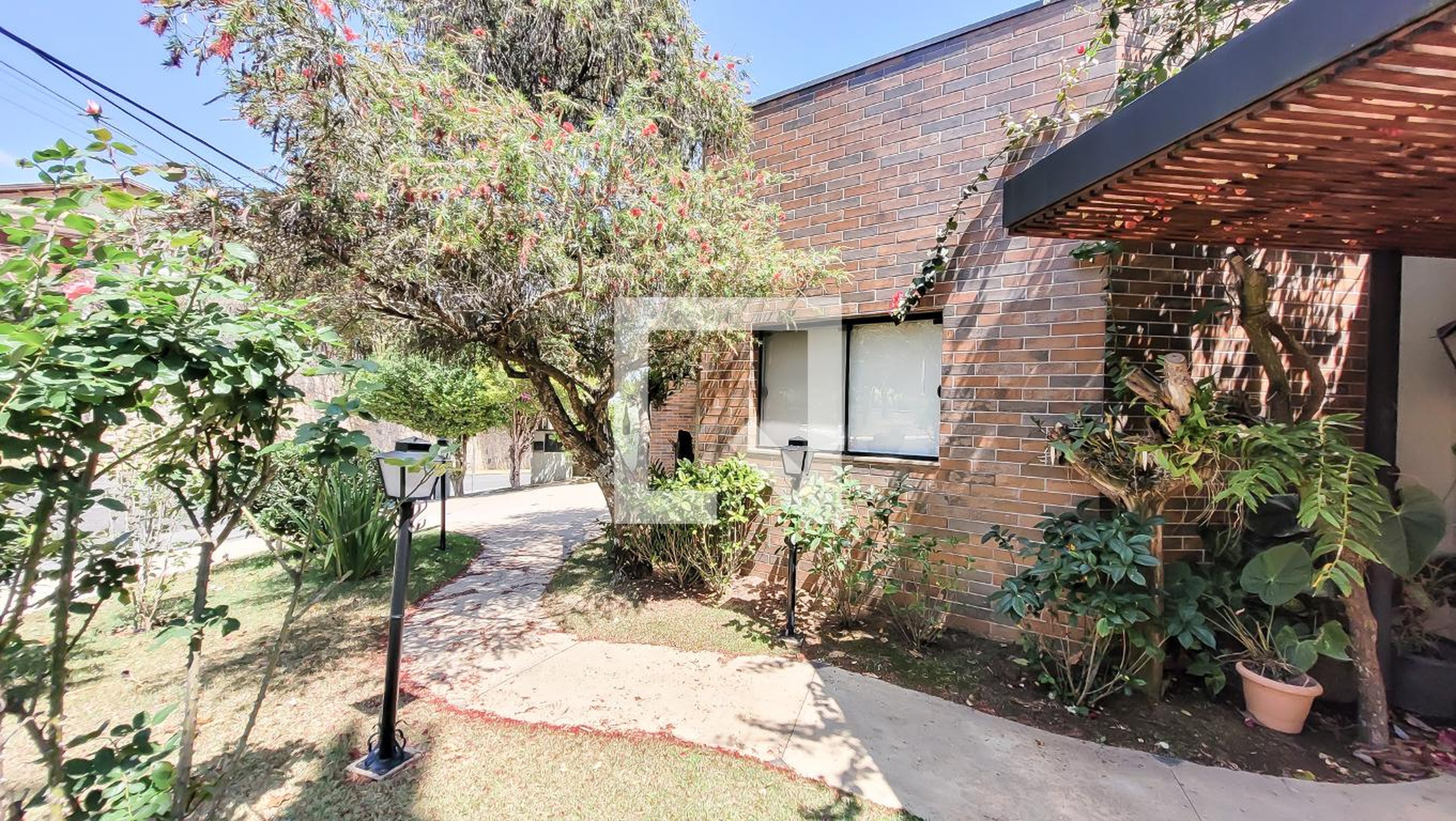 Fachada Condomínio em Rua Armando Eurico Stocco, 795