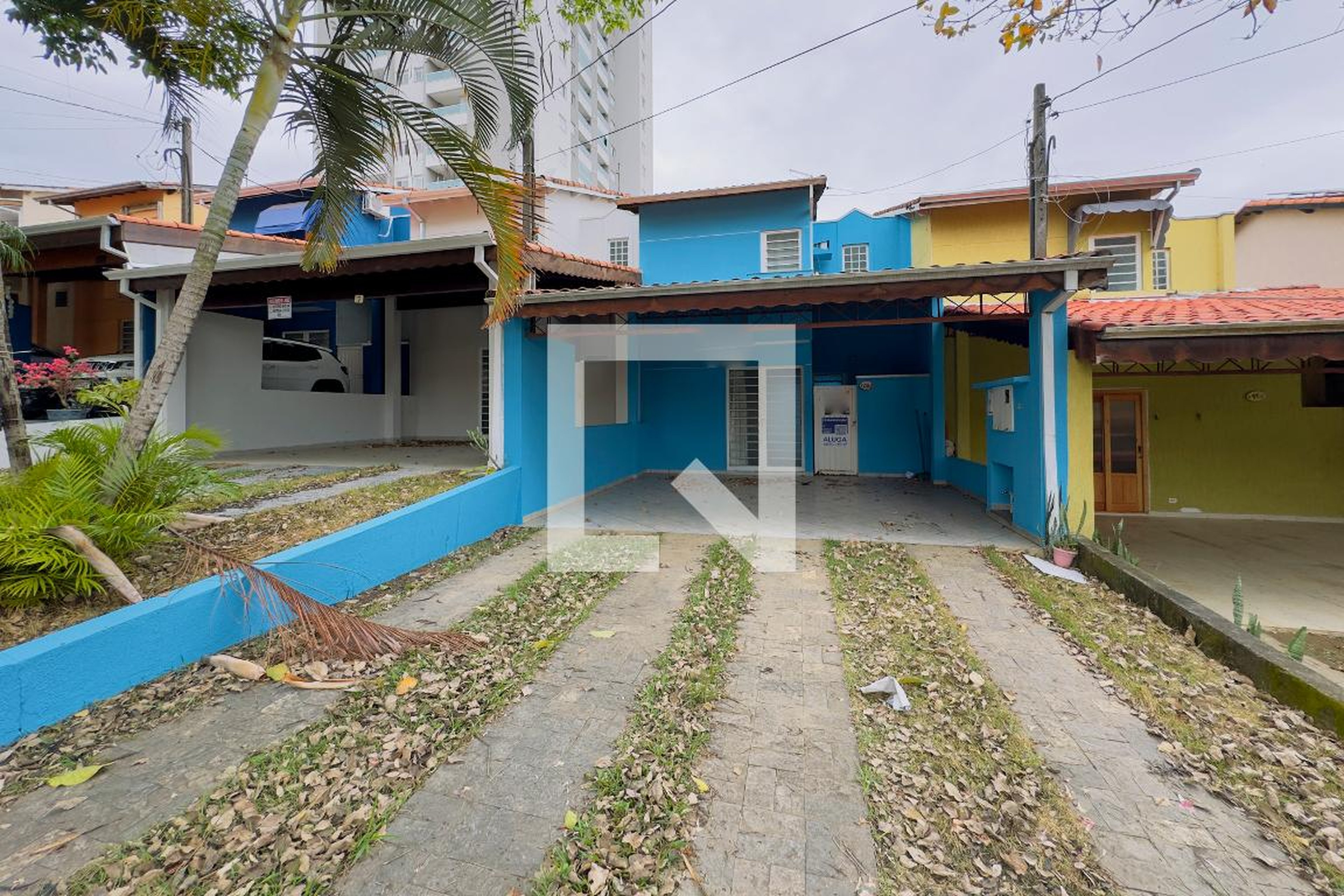 Fachada Condomínio em Rua Los Ângeles, 157