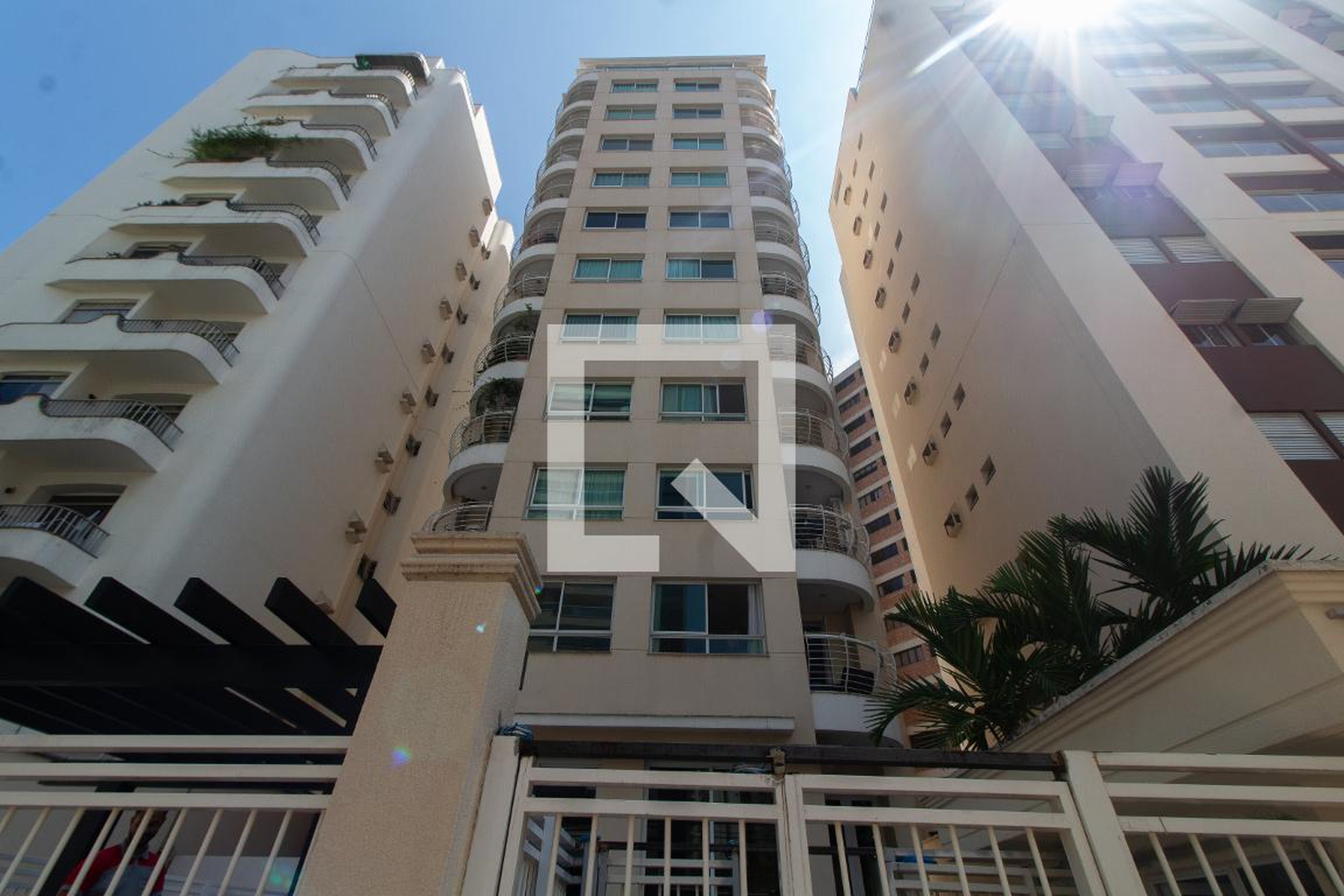 Fachada Condomínio em Rua Dona Presciliana Soares, 135