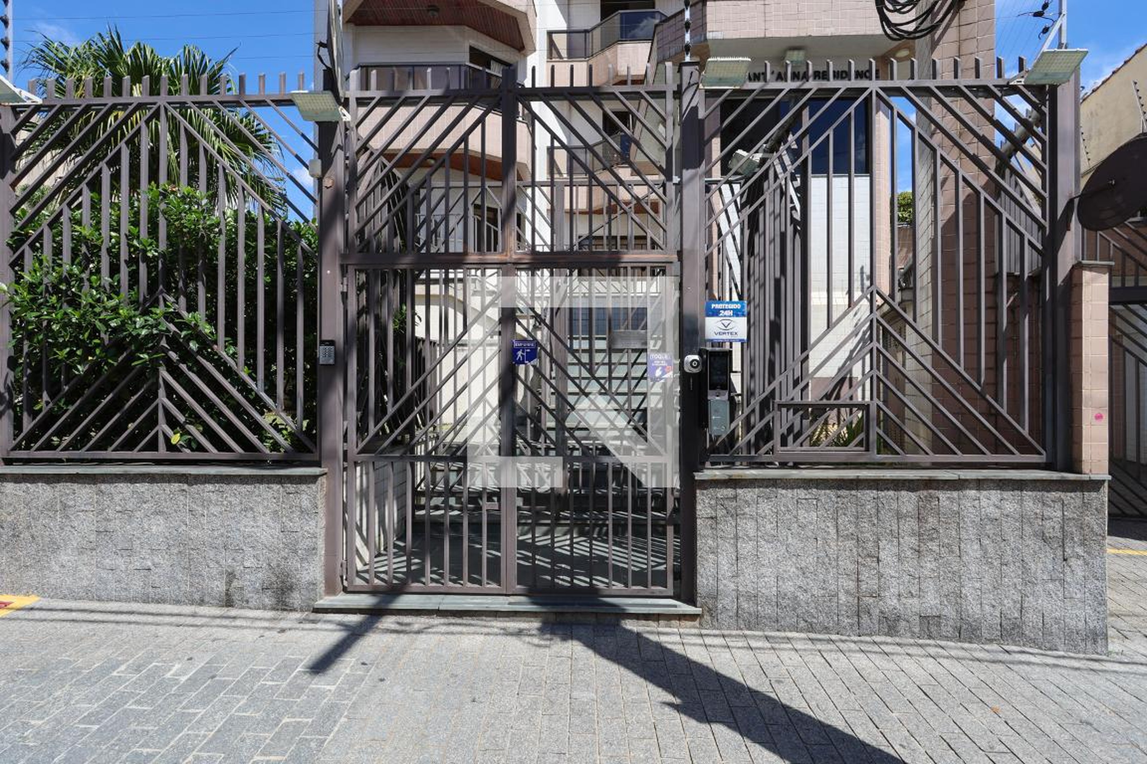 Fachada do condomínio Edifício Santana Residence