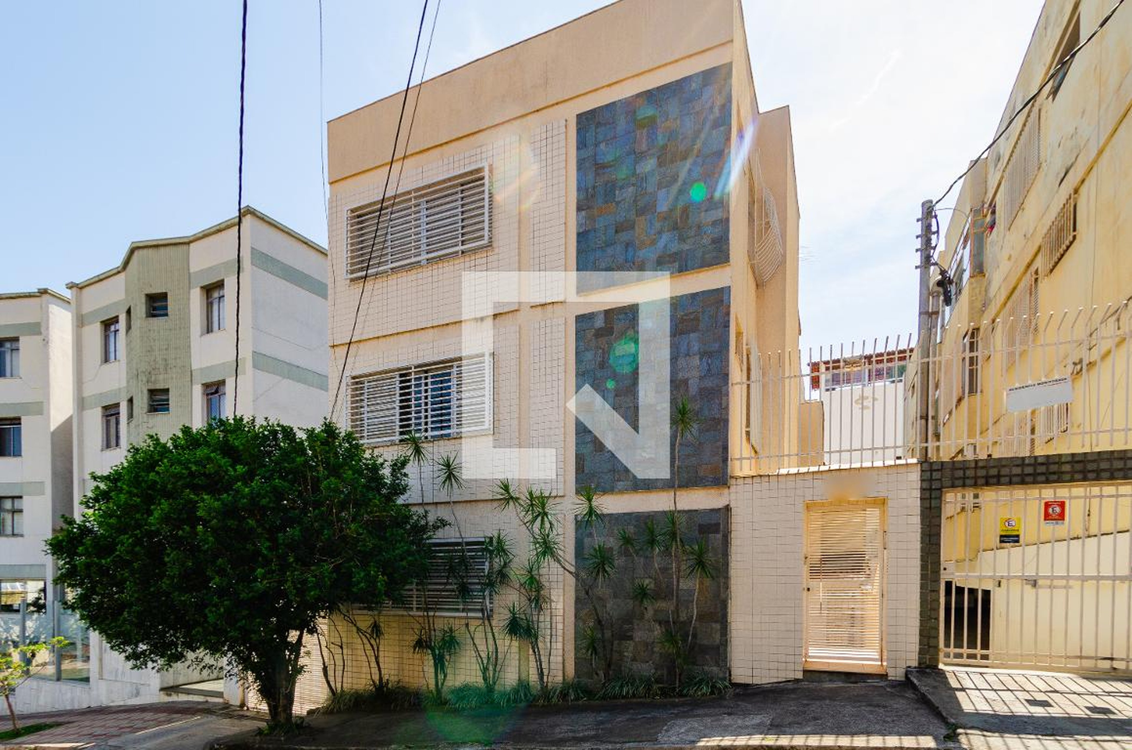 Fachada Condomínio em Rua Vega, 105