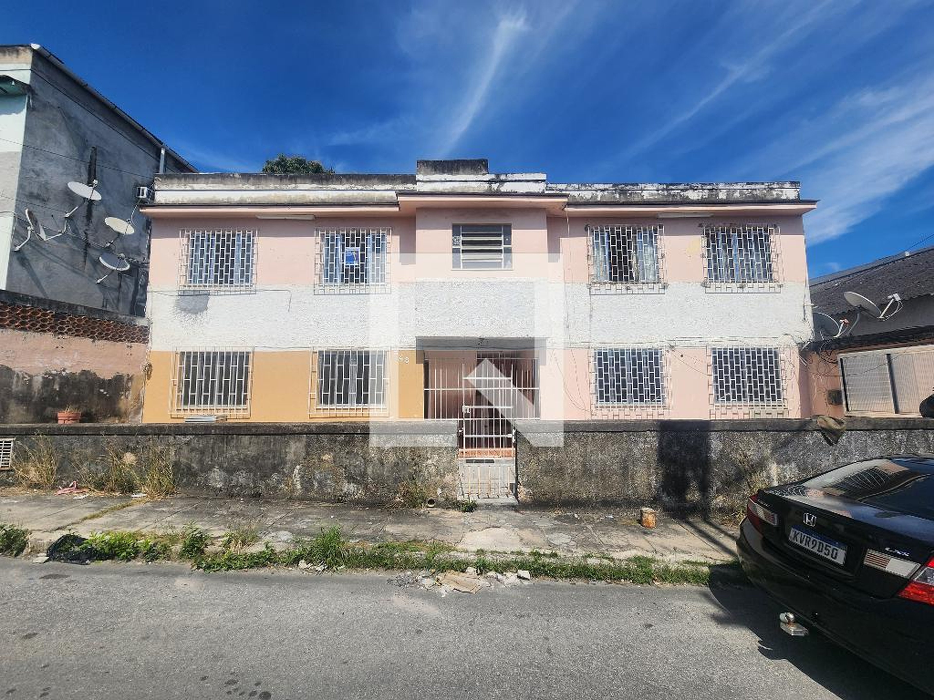 Fachada Condomínio em Travessa Rubéns Falcão, 380