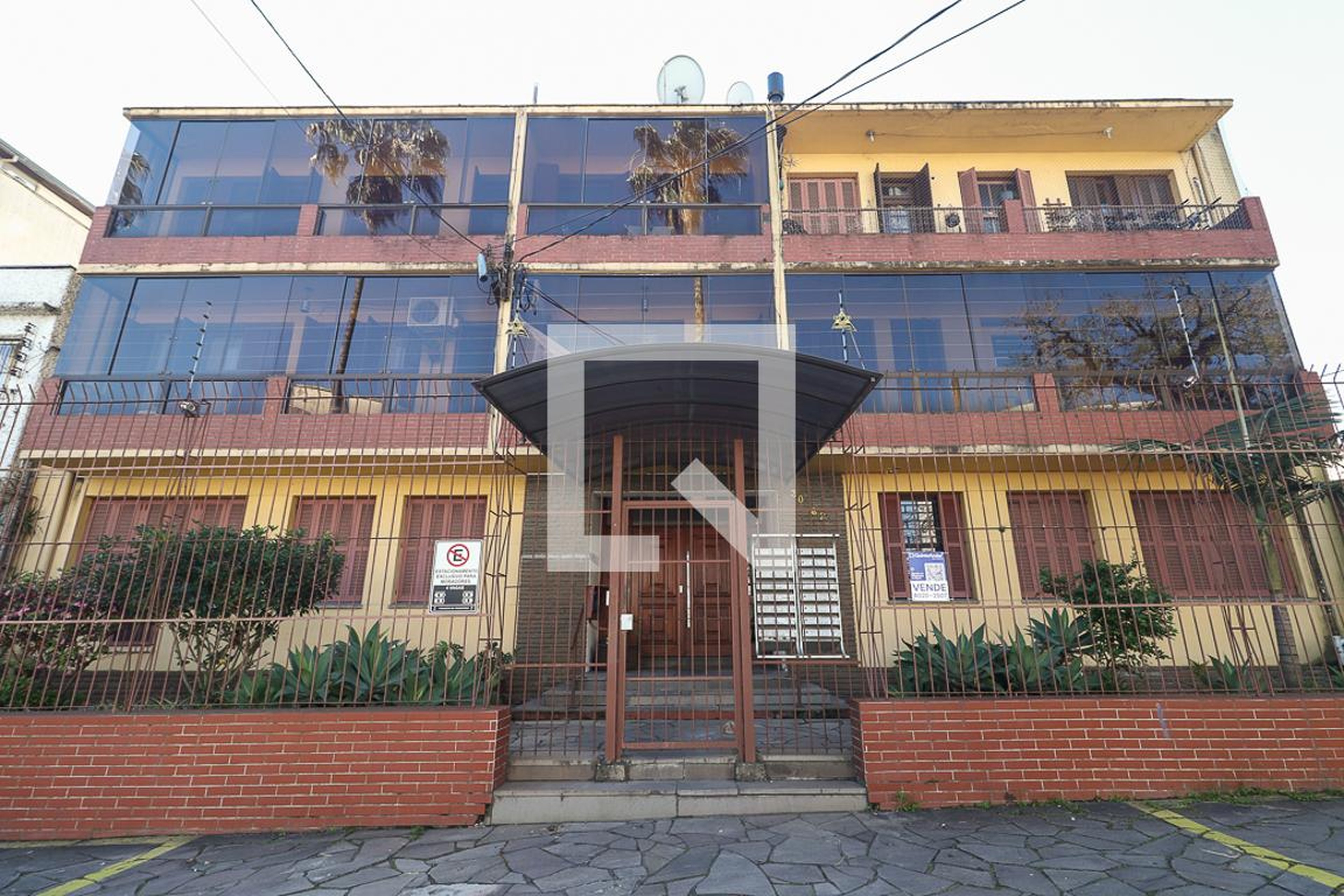 Fachada Condomínio em Avenida Protásio Alves, 3062