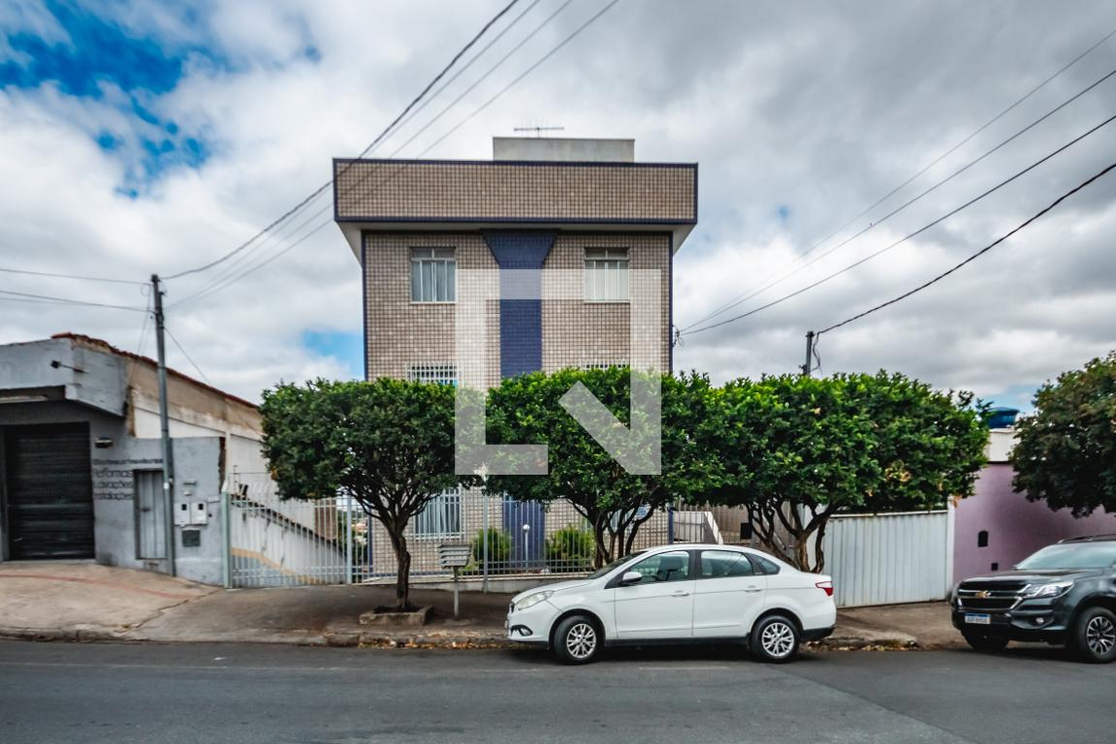 Fachada Condomínio em Avenida Joaquim Clemente, 497