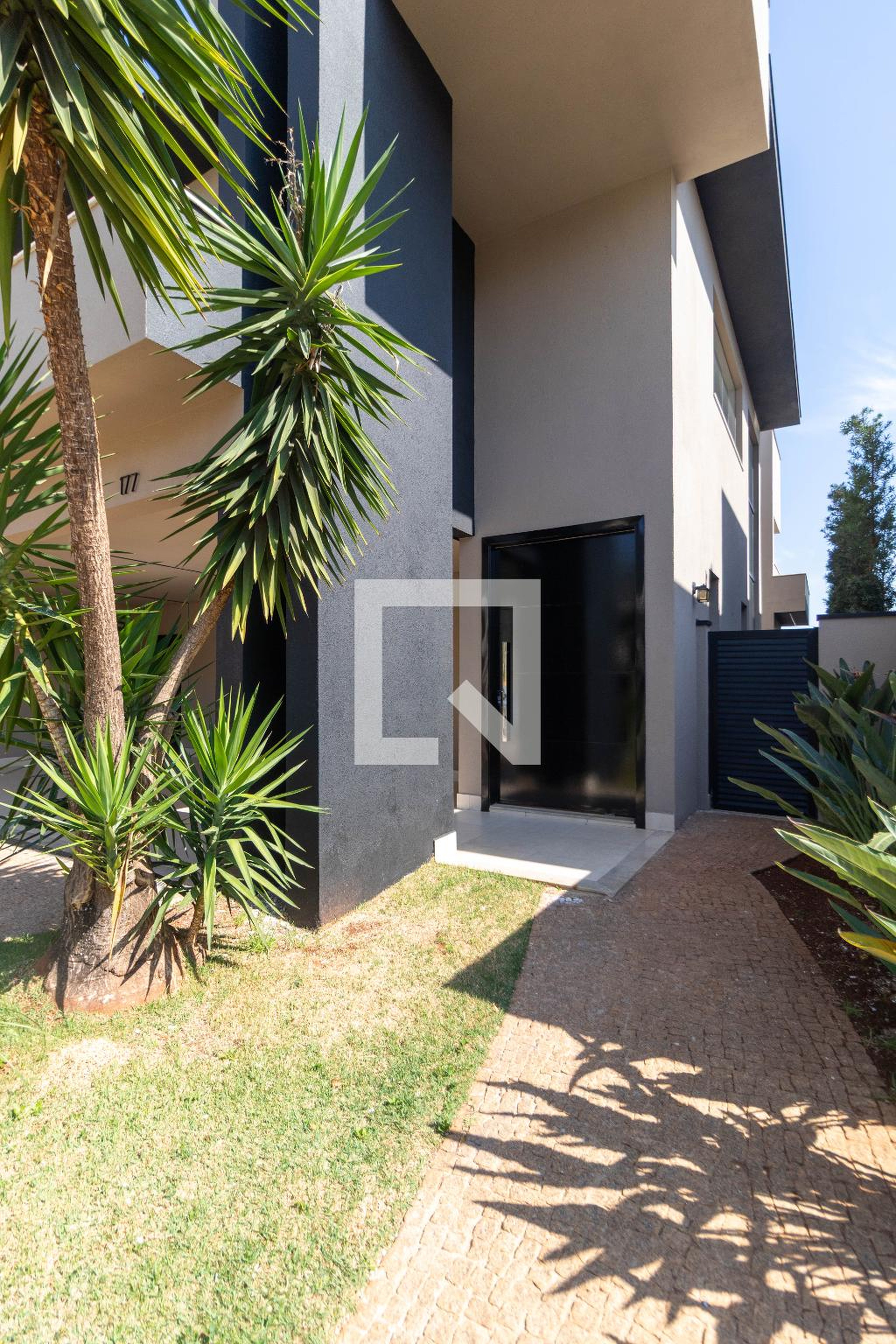 Fachada Condomínio em Rua Carlos Tontoli, 177