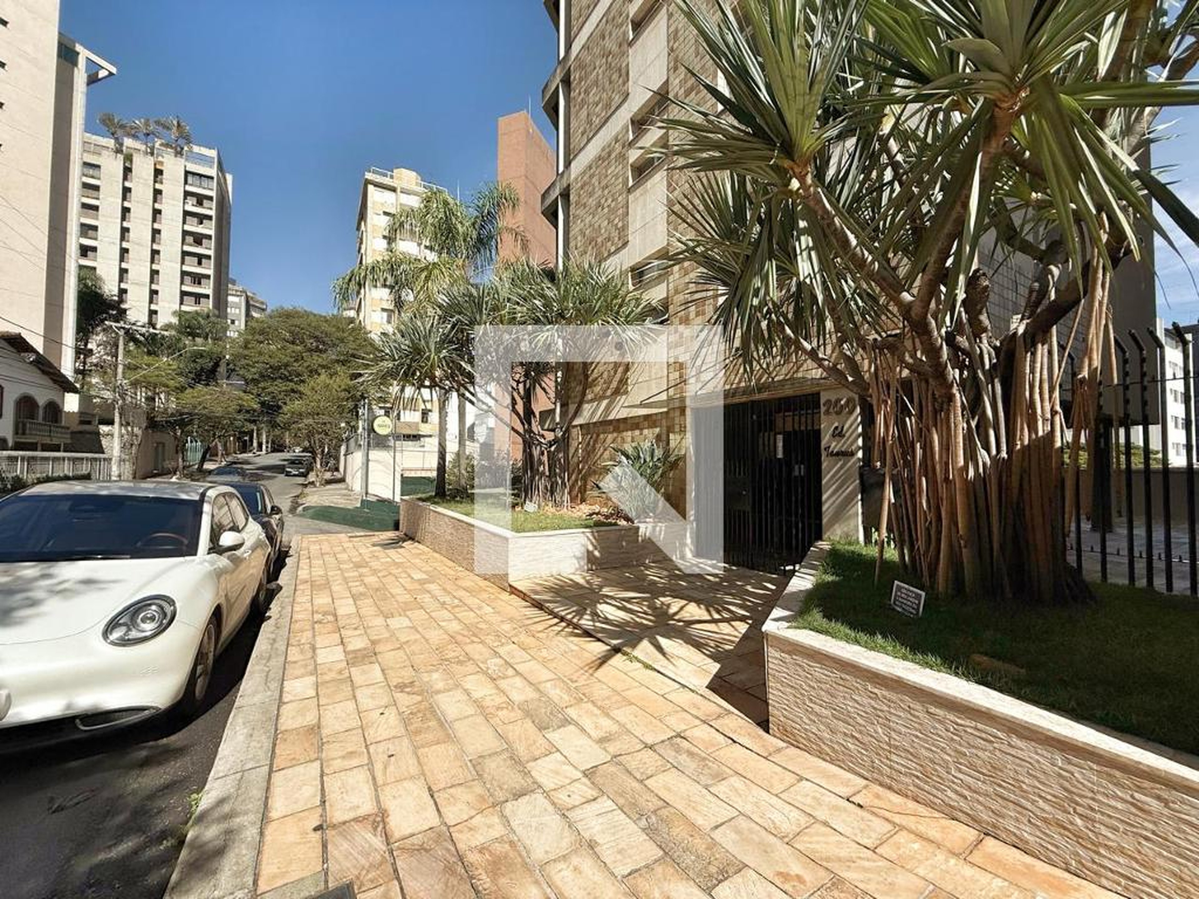 Fachada Condomínio em Rua Santa Maria Itabira, 200