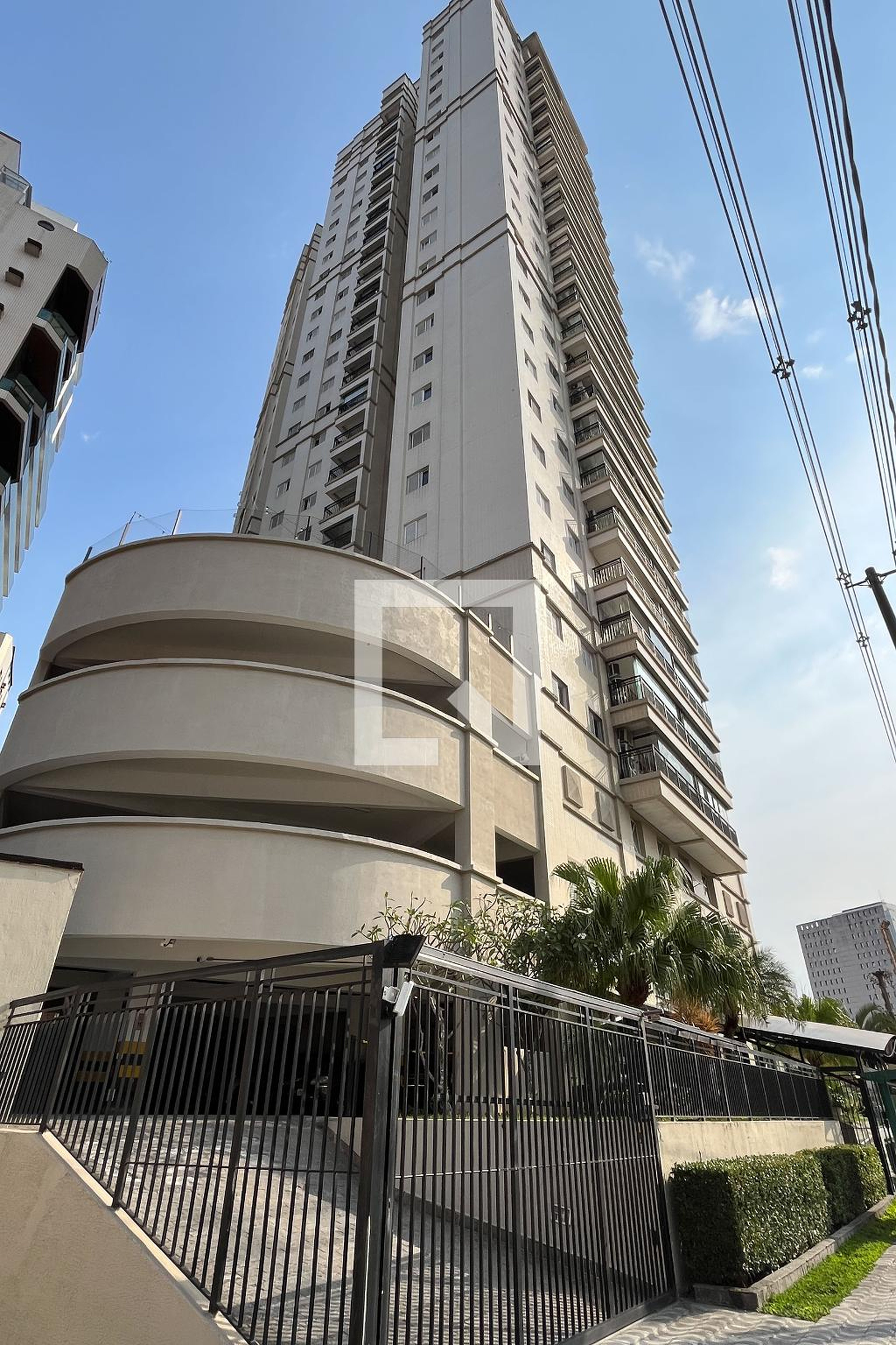 Fachada Condomínio em Avenida General Francisco Glycério, 121