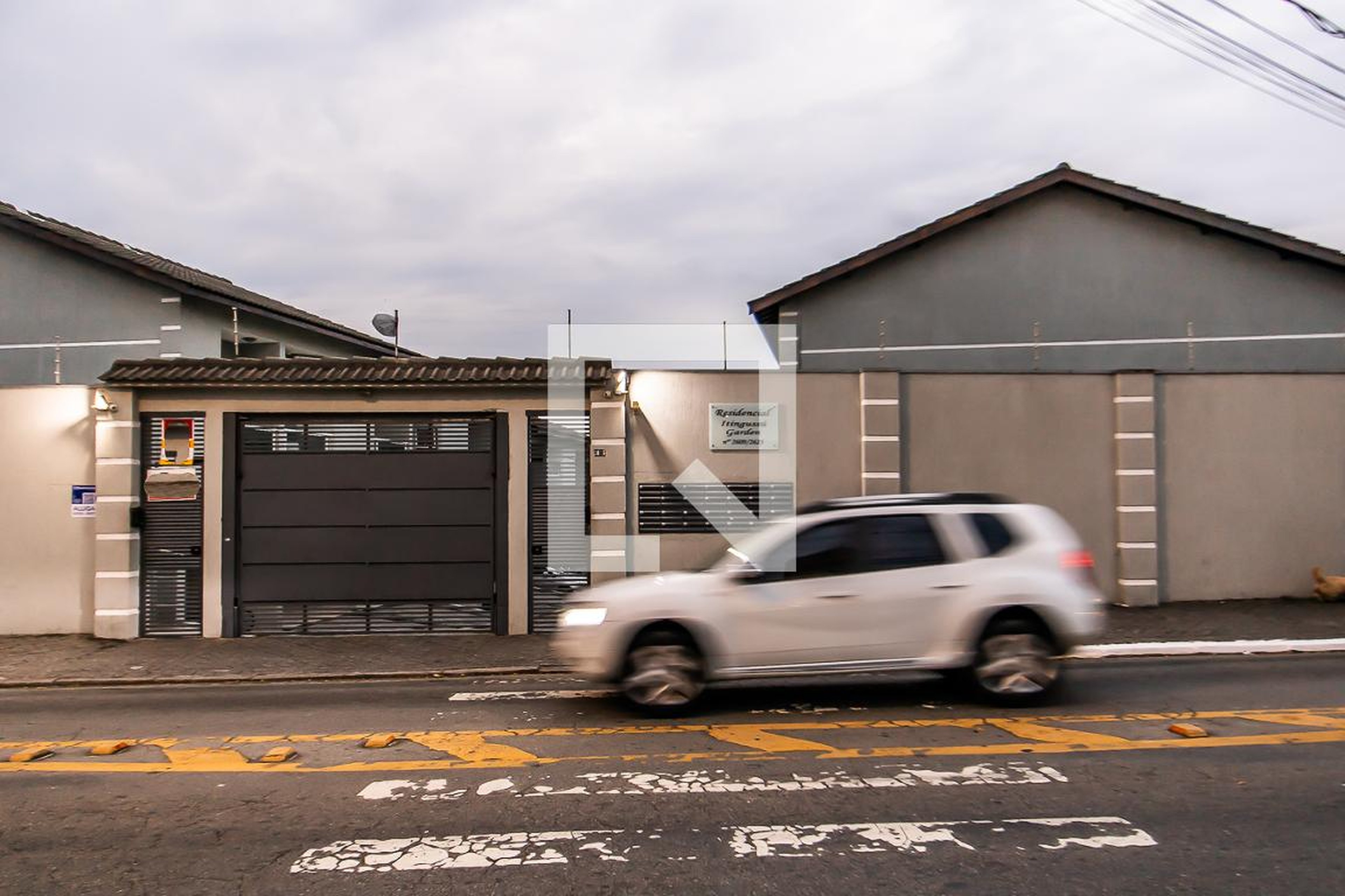 Fachada Condomínio em Rua Itinguçu, 2625